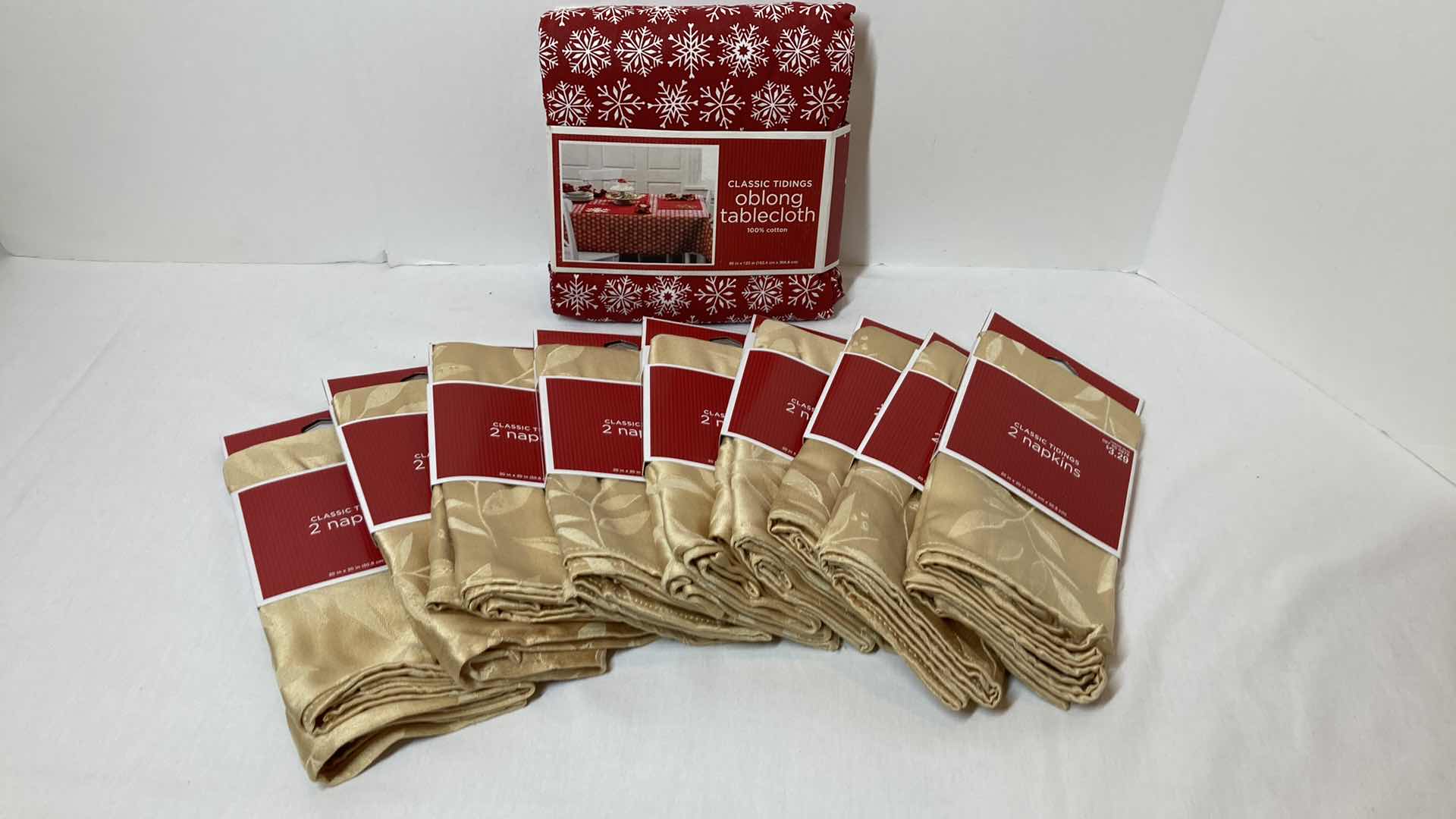 Photo 1 of NEW TARGET BRAND SNOWFLAKE OBLONG TABLE CLOTH 60” X 120” GOLD CLOTH NAPKINS (8)