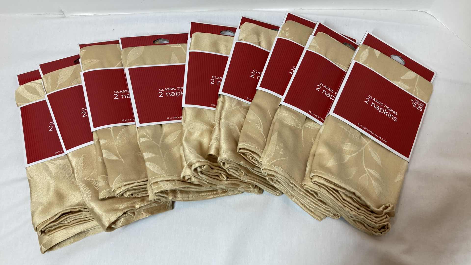 Photo 5 of NEW TARGET BRAND SNOWFLAKE OBLONG TABLE CLOTH 60” X 120” GOLD CLOTH NAPKINS (8)