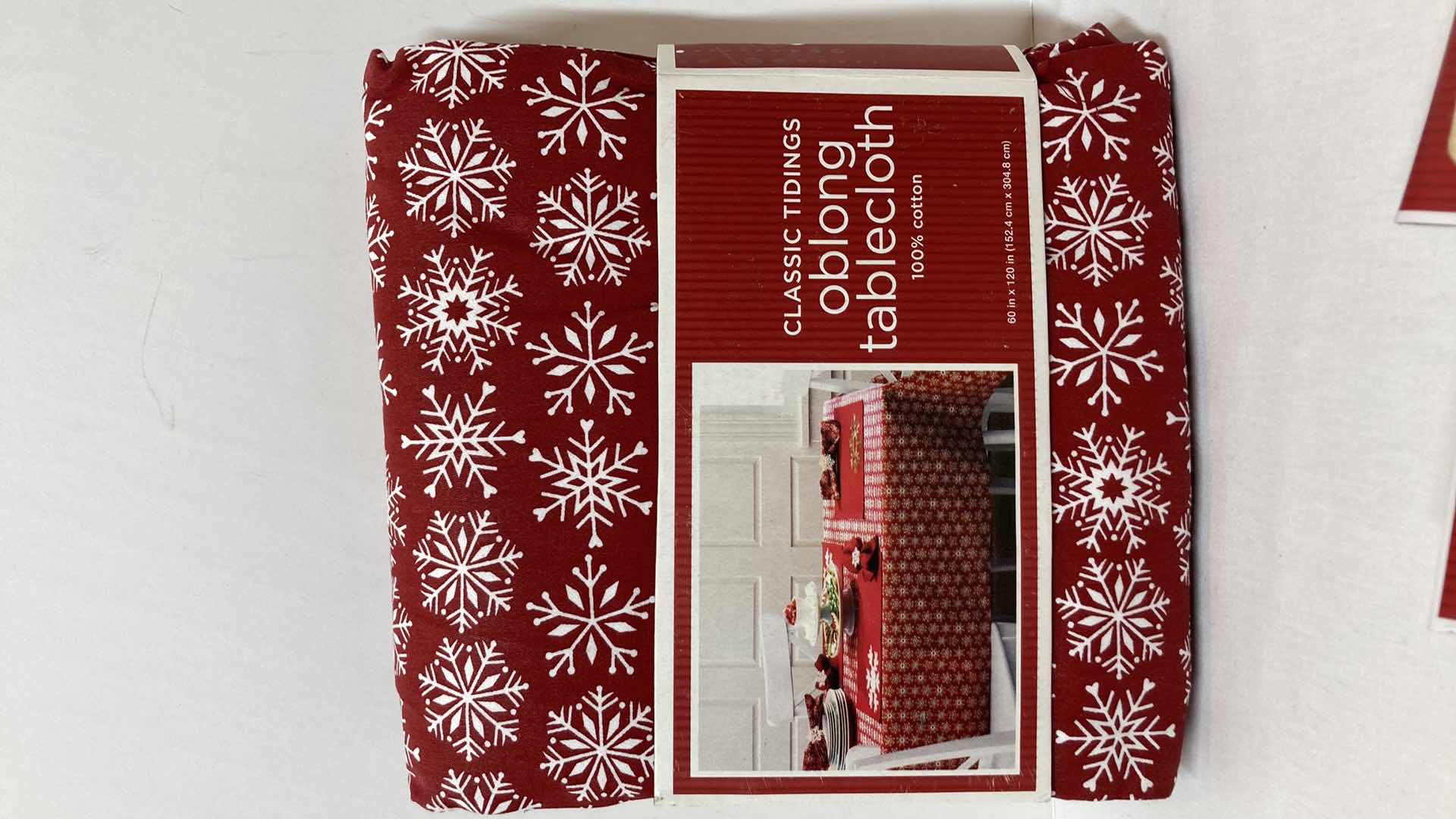 Photo 2 of NEW TARGET BRAND SNOWFLAKE OBLONG TABLE CLOTH 60” X 120” GOLD CLOTH NAPKINS (8)