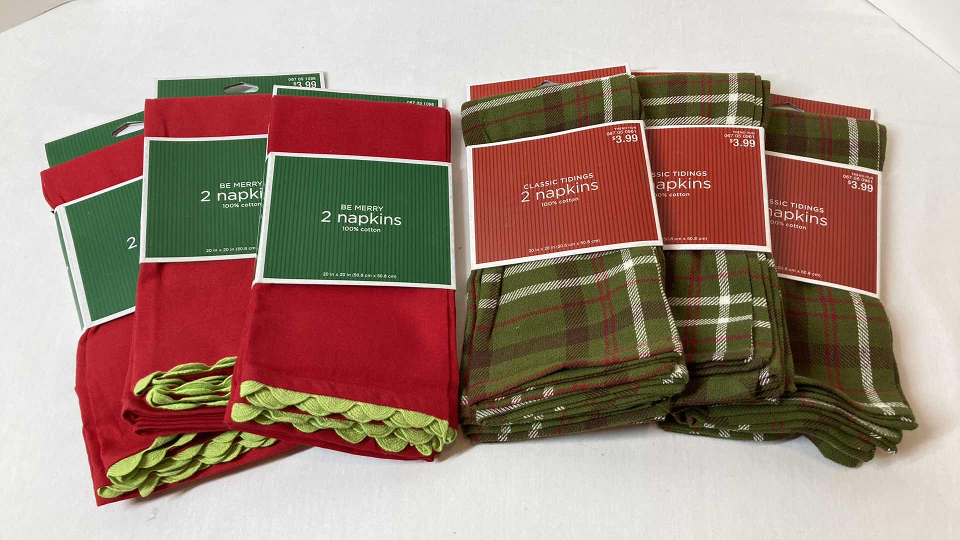 Photo 1 of NEW TARGET BRAND CHRISTMAS THEMED & GREEN FLANNEL CLOTH NAPKINS (6)