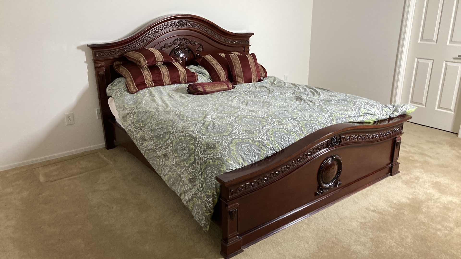 Photo 3 of ORNATE CARVED CHERRYWOOD FINISH KING SIZE BED FRAME W BEAUTY REST FIRM MATTRESS & BOX SPRING