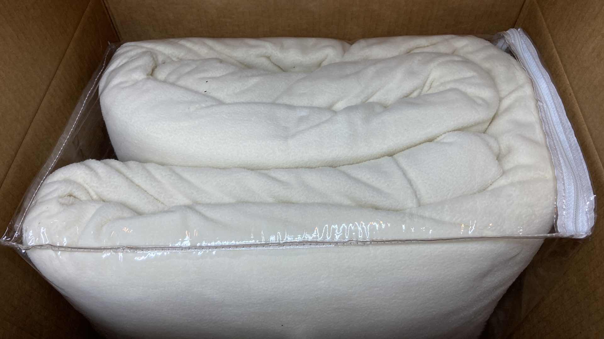 Photo 3 of CHATTAM & WELLS FULL SIZE HEATED OFF WHITE BLANKET