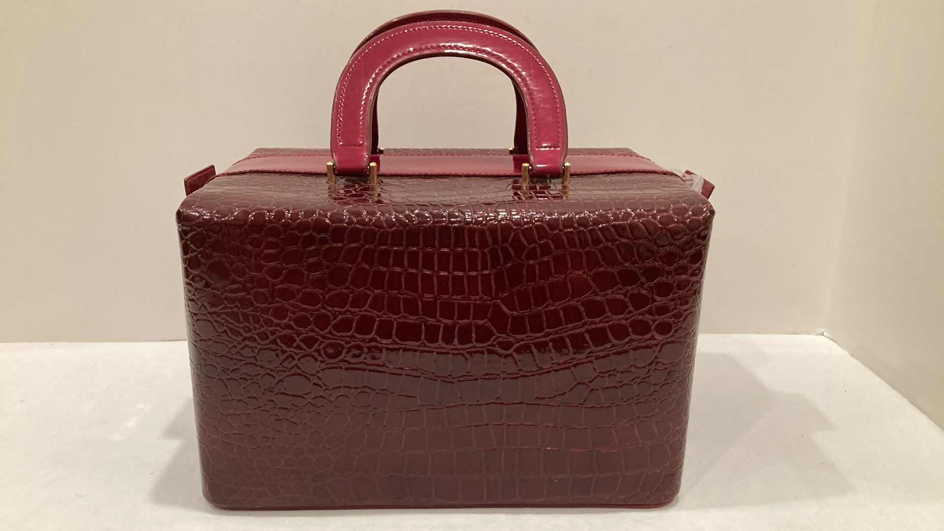 Photo 2 of ALLIGATOR SKIN PRINT DARK RED TRAVEL CASE