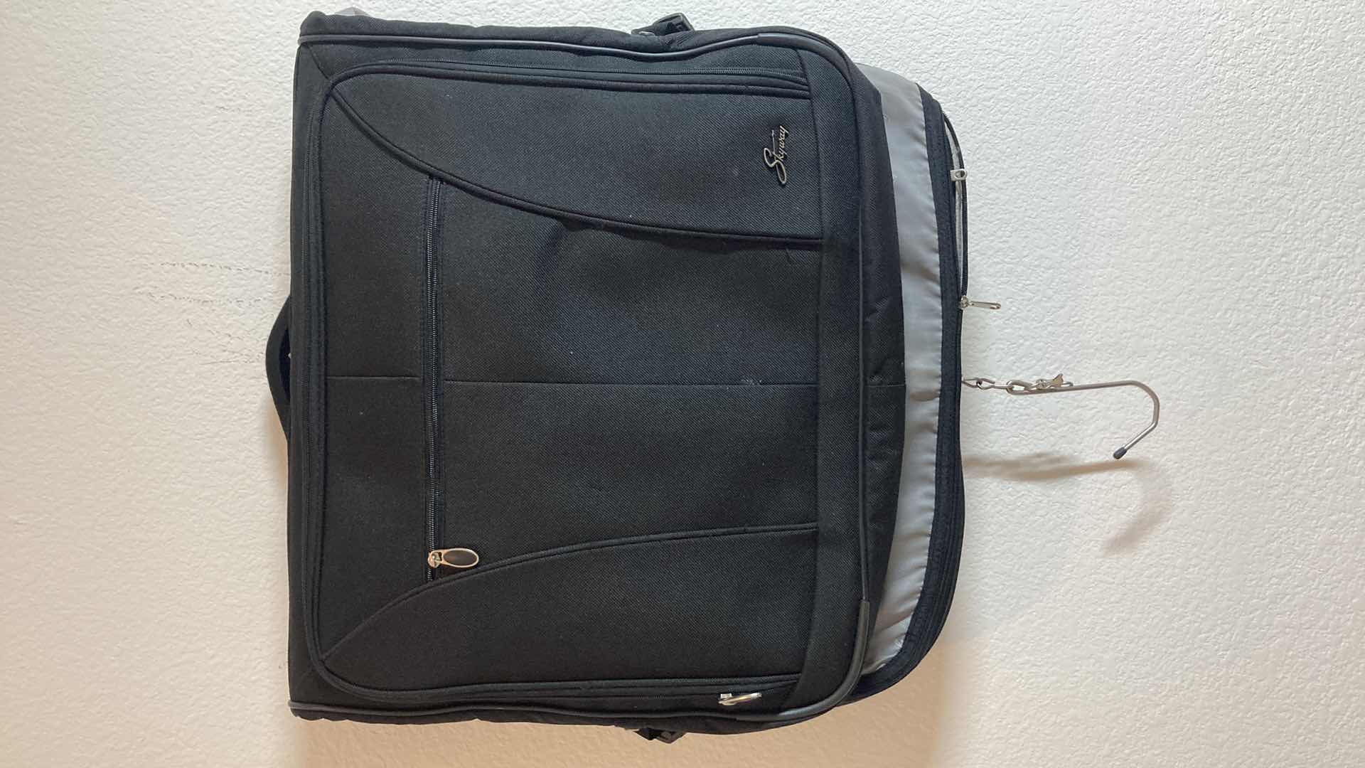 Photo 3 of SKYWAY BLACK GARMENT BAG