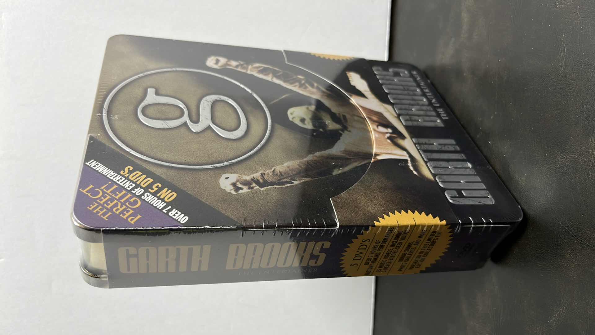 Photo 3 of NEW GARTH BROOKS THE ENTERTAINER 5 DVD BOX SET IN COLLECTORS TIN