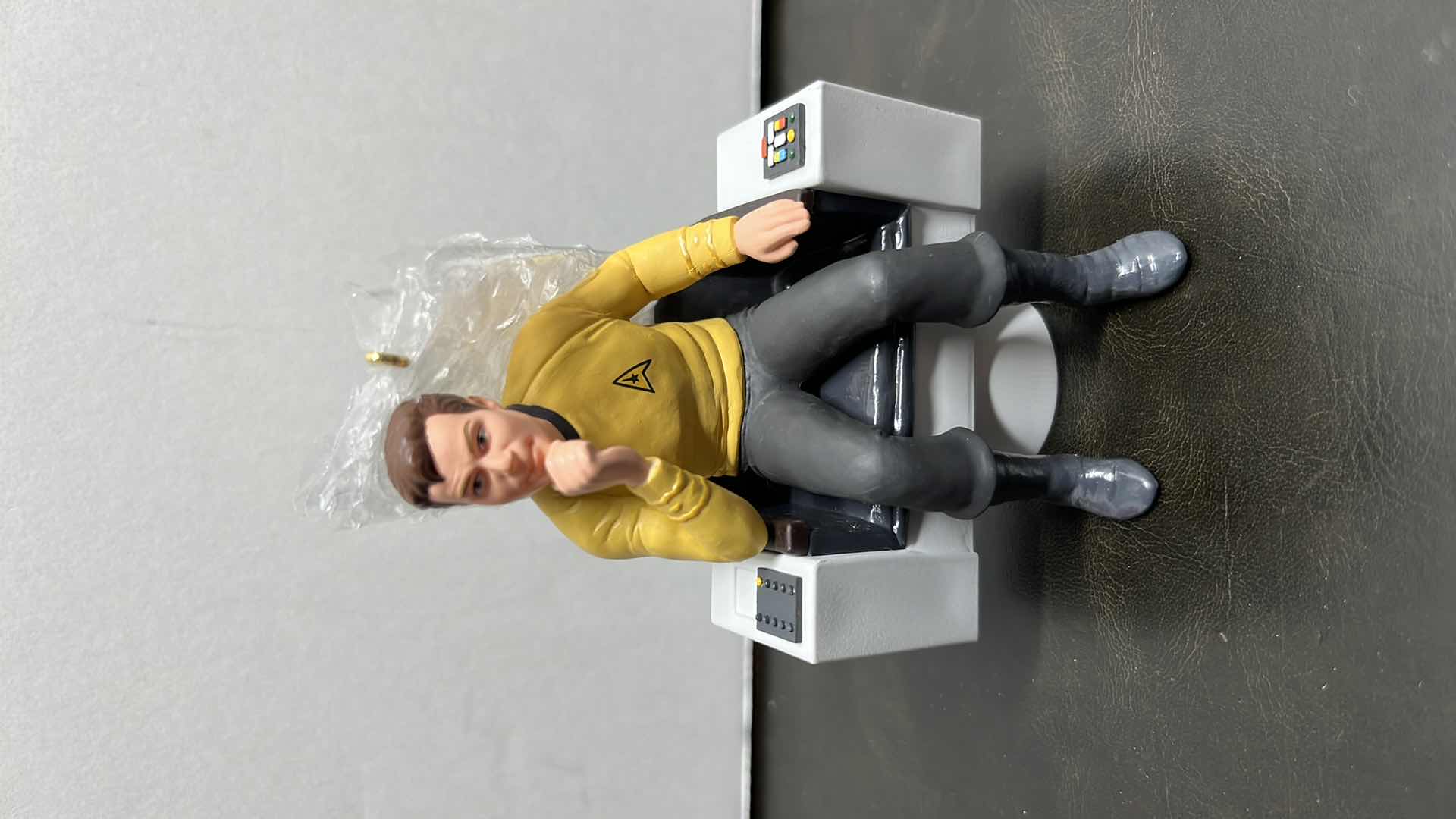 Photo 7 of NEW HALLMARK KEEPSAKE ORNAMENT 1995 STAR TREK CAPTAIN JAMES T. KIRK, QXI5539