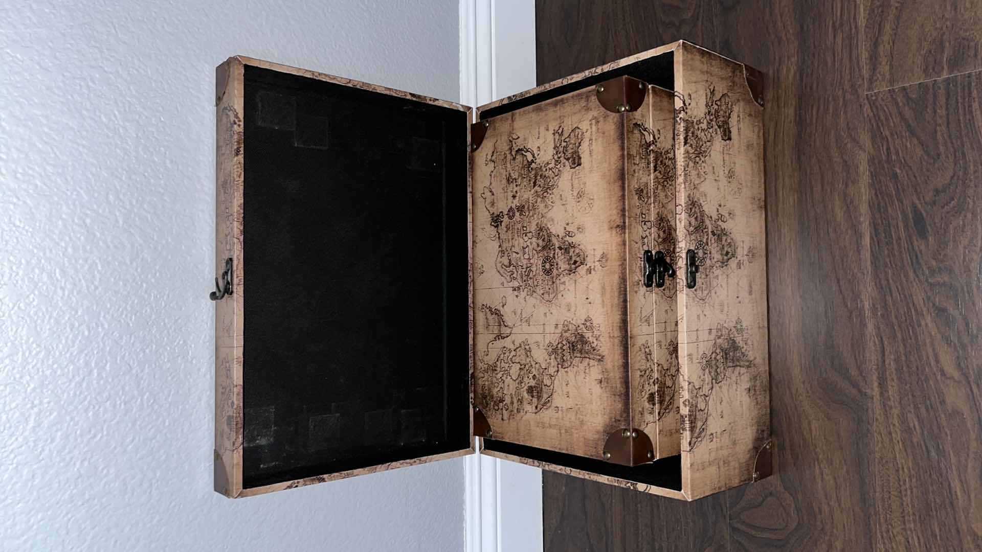 Photo 8 of OLD WORLD MAP WOODEN BOX SET W VINTAGE LOCK CLASPS & LEATHER CORNERS 17”, 15”, 12”