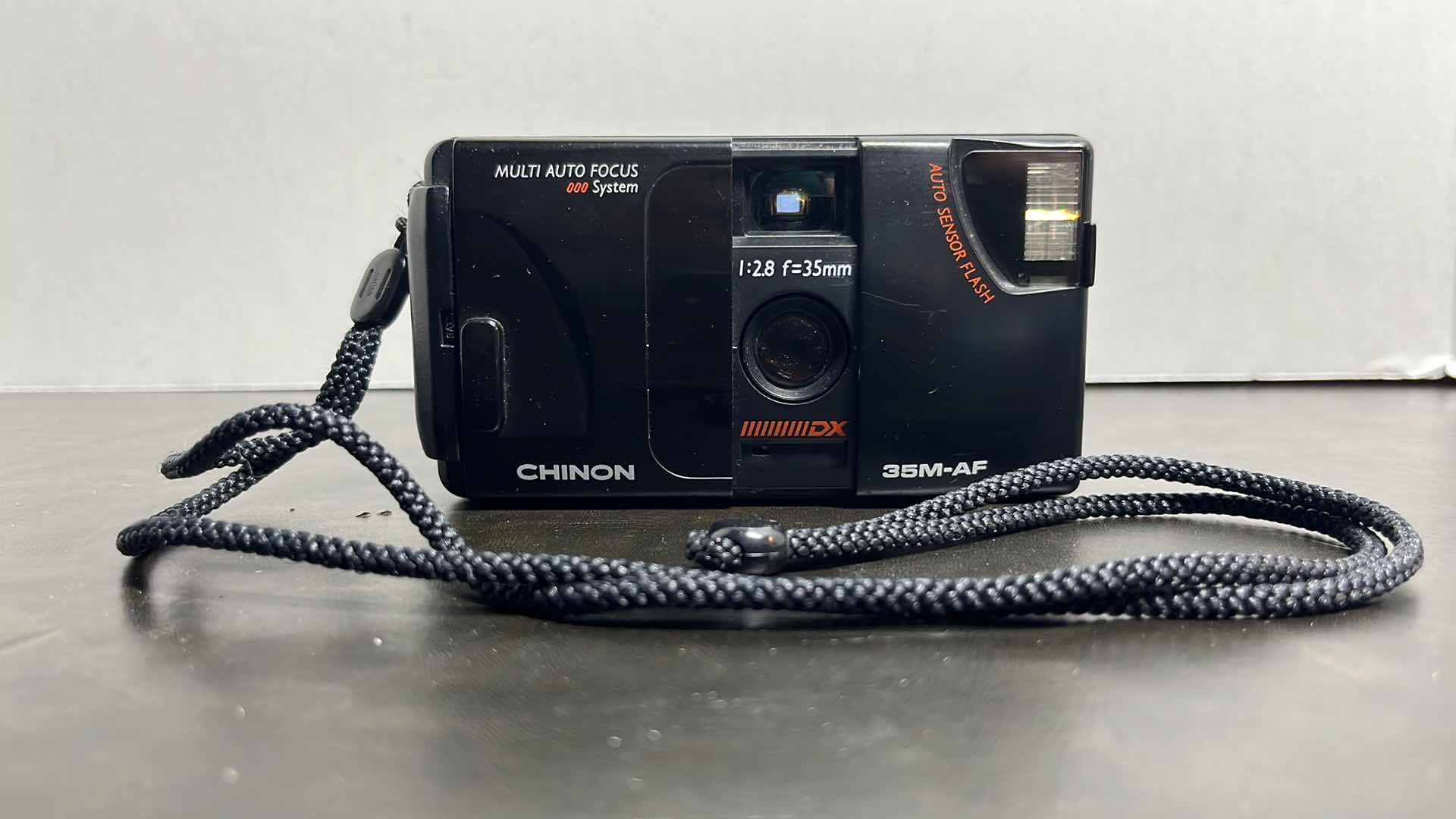 Photo 2 of VINTAGE CHINON 35M AF MULTI AUTO FOCUS SYSTEM, 35MM FILM POINT & SHOOT CAMERA W CASE