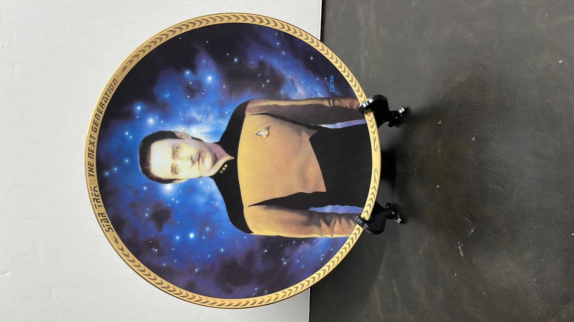 Photo 7 of STAR TREK NEXT GENERATION 5TH ANNIVERSARY HAMILTON 8.25” PLATE COLLECTION W GOLDING DISPLAY EASELS (6)