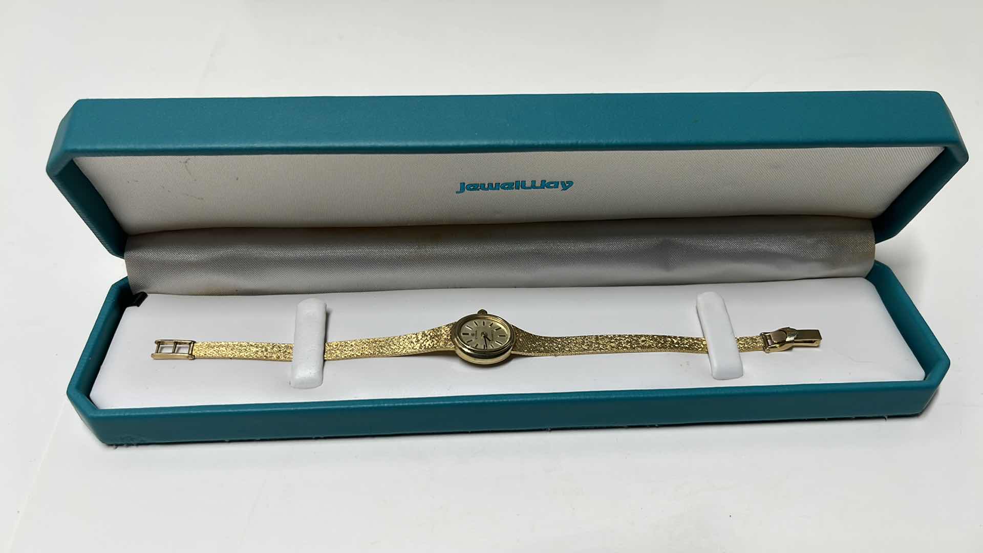 Photo 1 of CYMA LADIES 14K YELLOW GOLD QUARTZ WATCH W OVAL CHAMPAGNE DIAL & 14K SOLID GOLD MESH BRACELET .25” X 6.75”