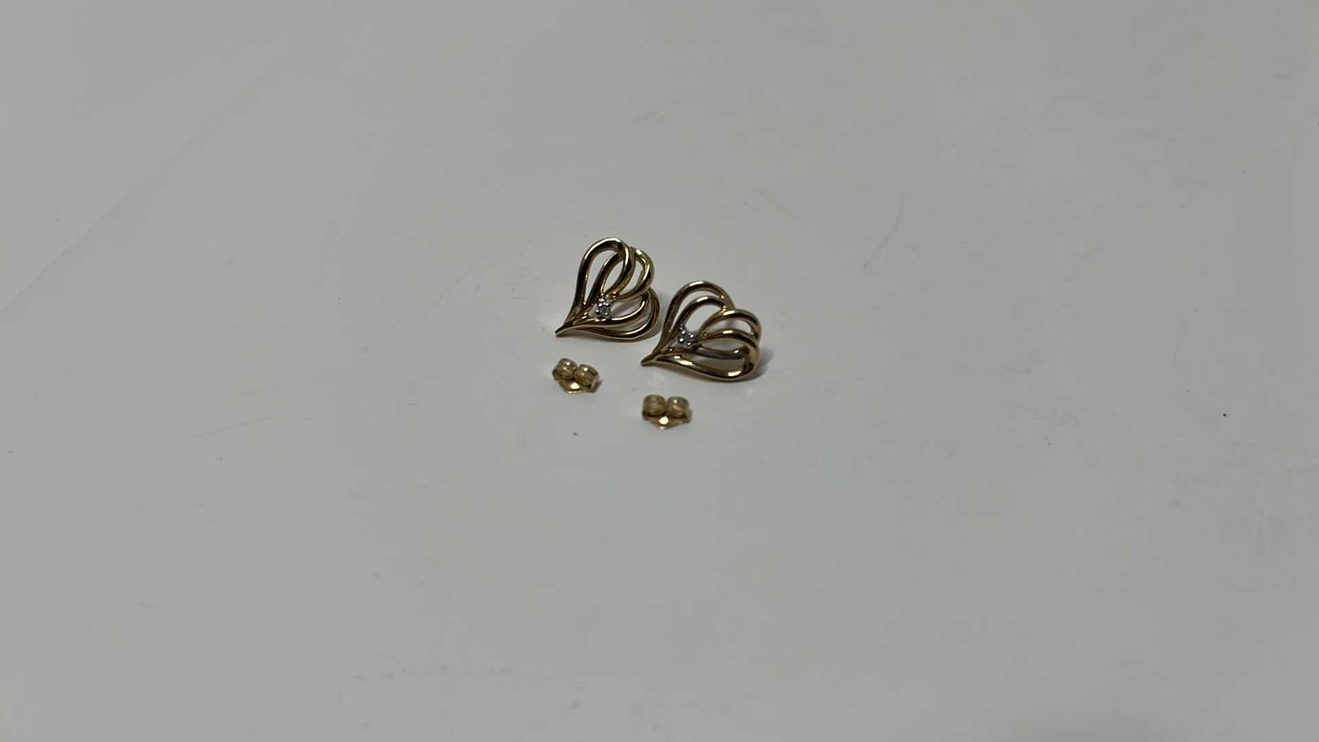 Photo 4 of VINTAGE 0.30 CTW ROUND CUT MOISSANITE HEART STUD EARRINGS 14K GOLD PLATED