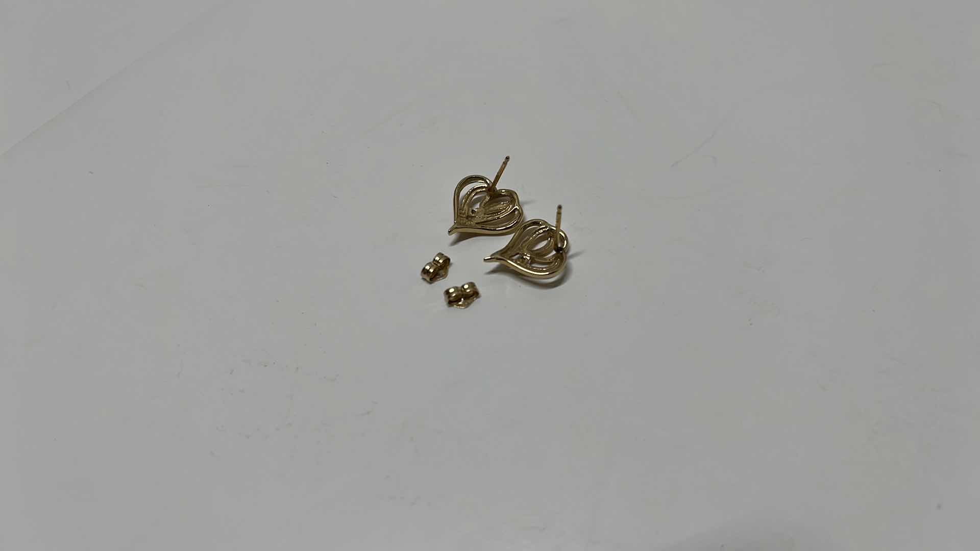 Photo 3 of VINTAGE 0.30 CTW ROUND CUT MOISSANITE HEART STUD EARRINGS 14K GOLD PLATED