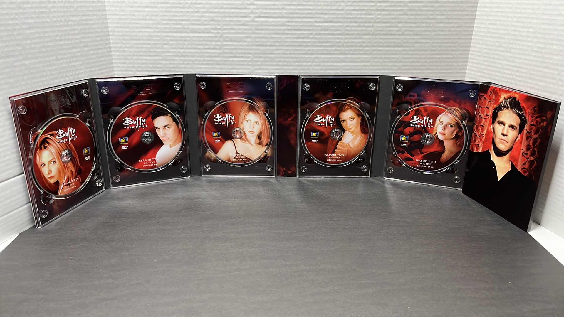 Photo 3 of BUFFY THE VAMPIRE SLAYER THE COMPLETE SERIES SEASONS 1-7 DVD DISC SETS (7)