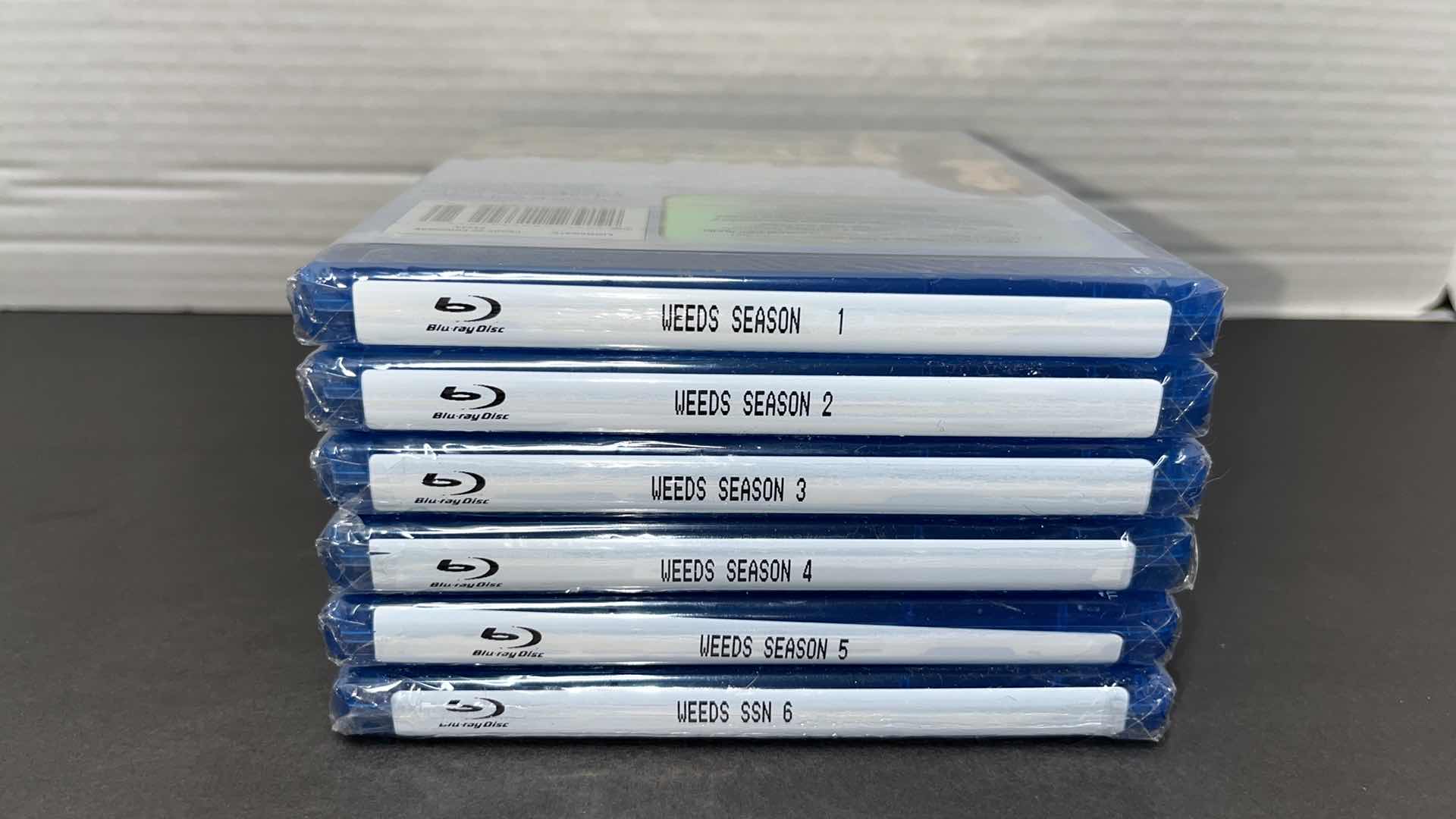 Photo 3 of NEW WEEDS SEASONS 1-6 BLU RAY DISC SETS (6)
