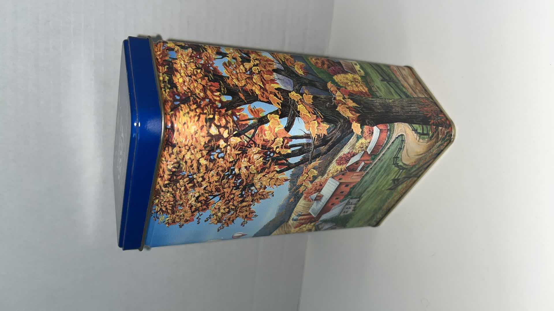 Photo 14 of VINTAGE STYLE CHRISTMAS CANDY TINS, 1991-1995 (6)