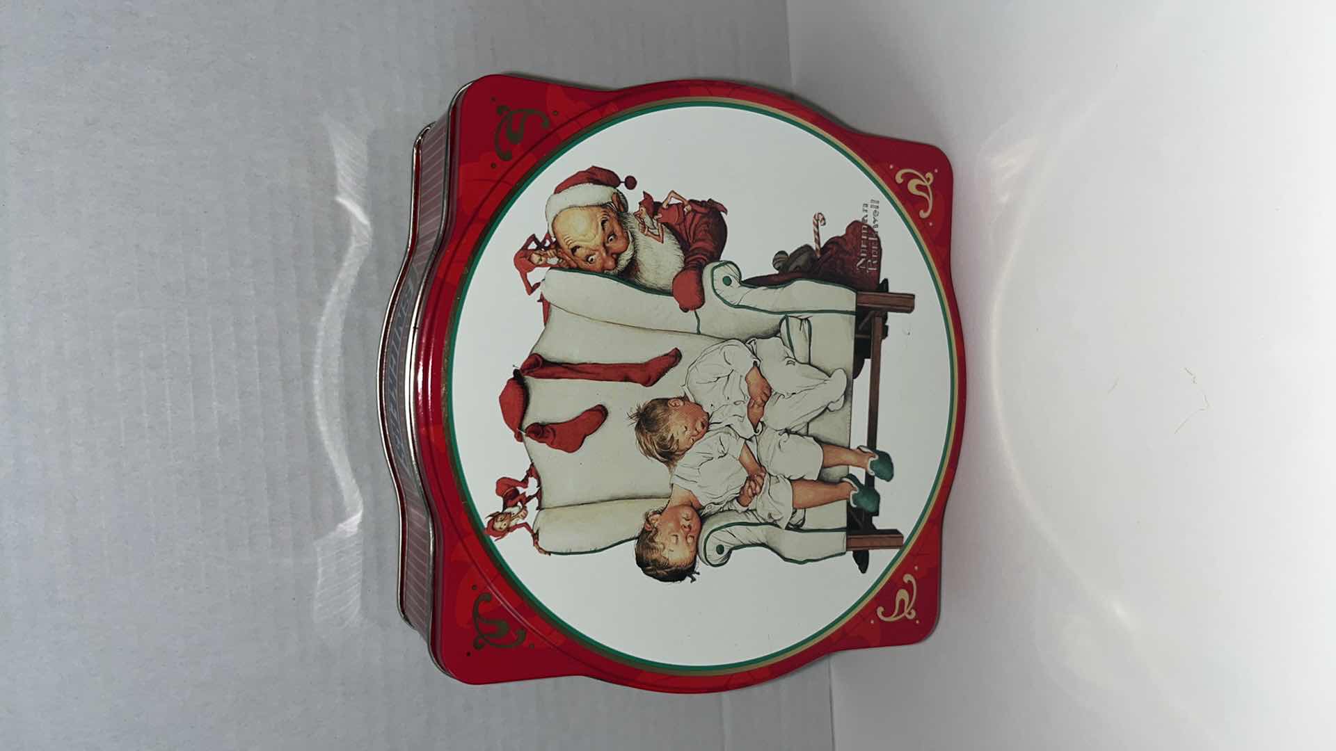 Photo 8 of VINTAGE STYLE CHRISTMAS CANDY TINS, 1991-1995 (6)