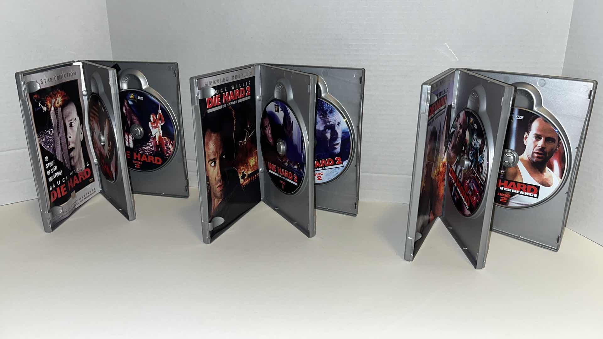 Photo 4 of DIE HARD THE ULTIMATE COLLECTION 6 DISC DVD BOX SET