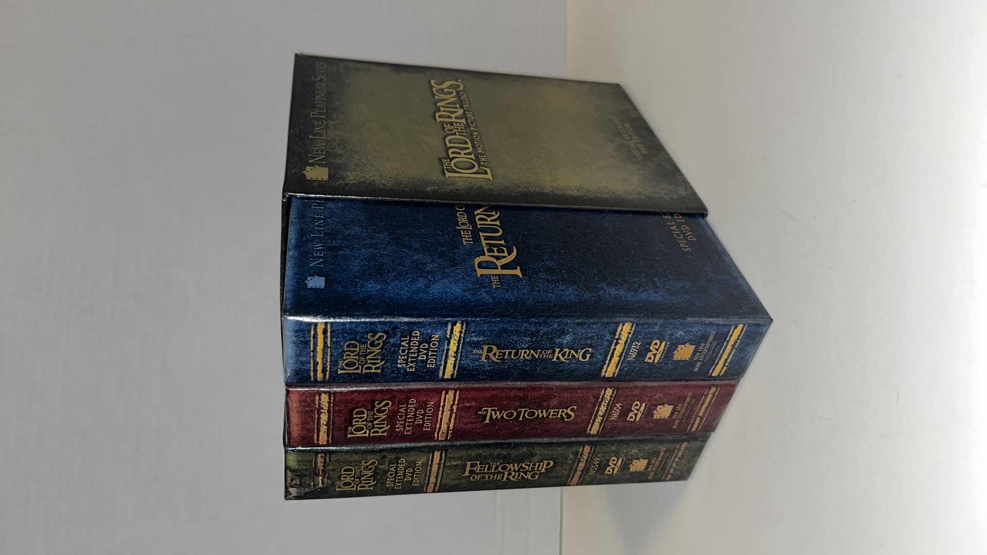 Photo 4 of THE LORD OF THE RINGS, THE MOTION PICTURE TRILOGY, SPECIAL EXTENDED EDITION TRIPLE DVD BOX SET