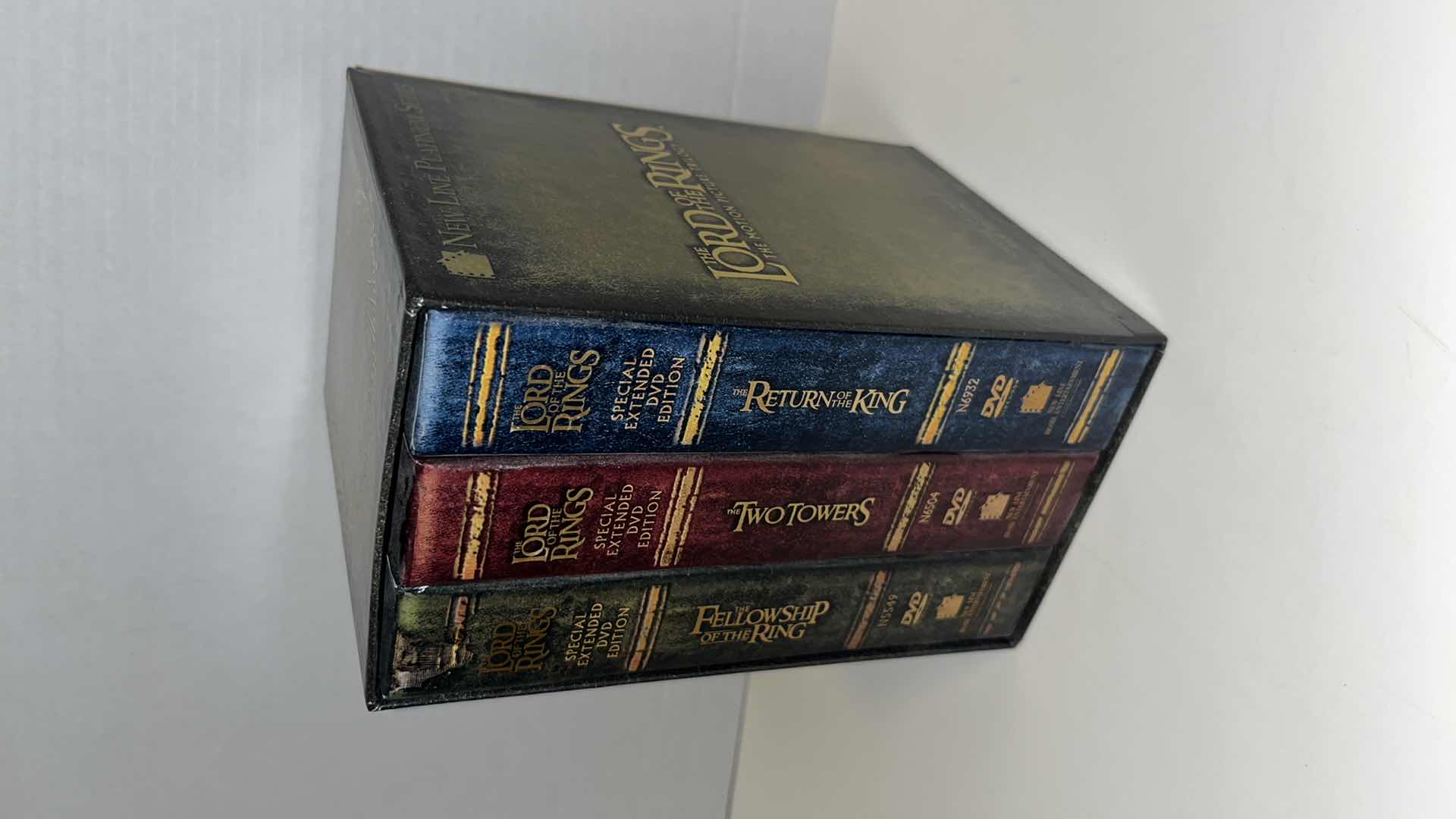 Photo 1 of THE LORD OF THE RINGS, THE MOTION PICTURE TRILOGY, SPECIAL EXTENDED EDITION TRIPLE DVD BOX SET