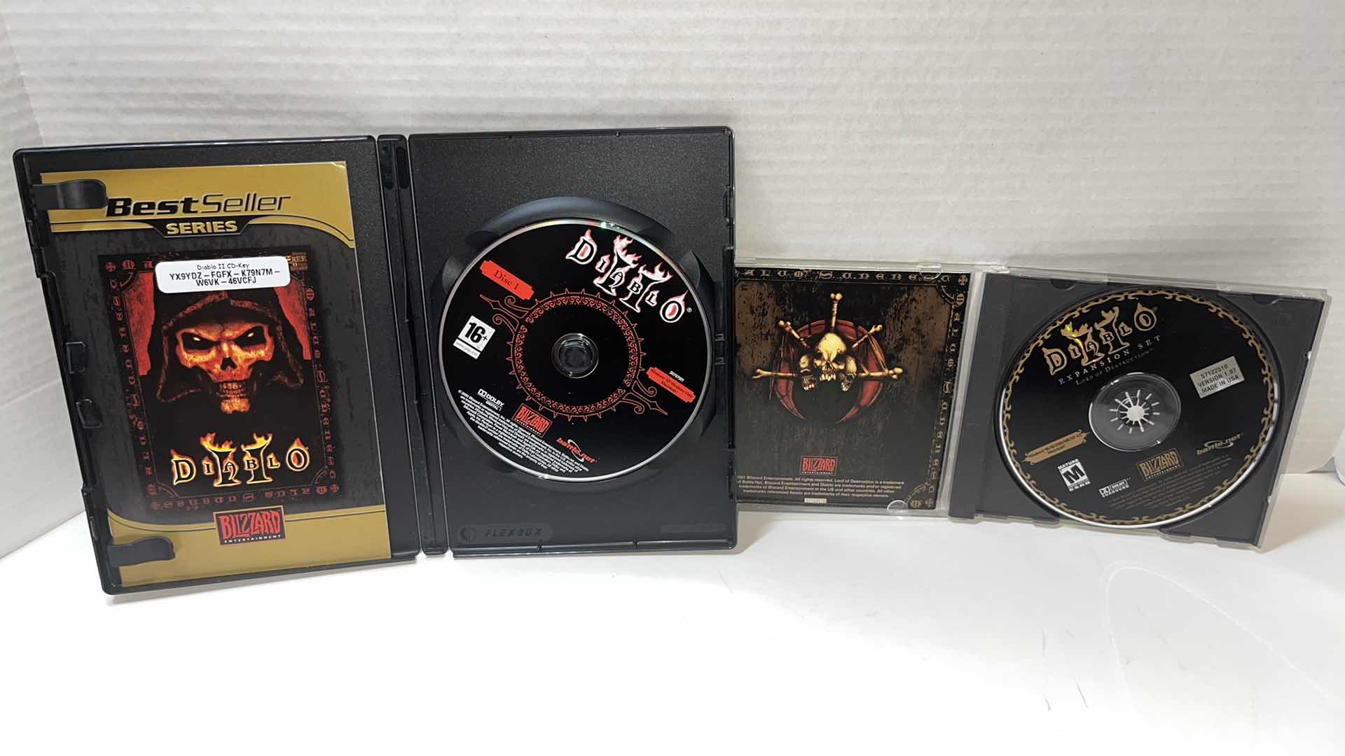 Photo 2 of DIABLO II FOR PC/MAC CD-ROM & DIABLO II EXPANSION SET LORD OF DESTRUCTION (2)