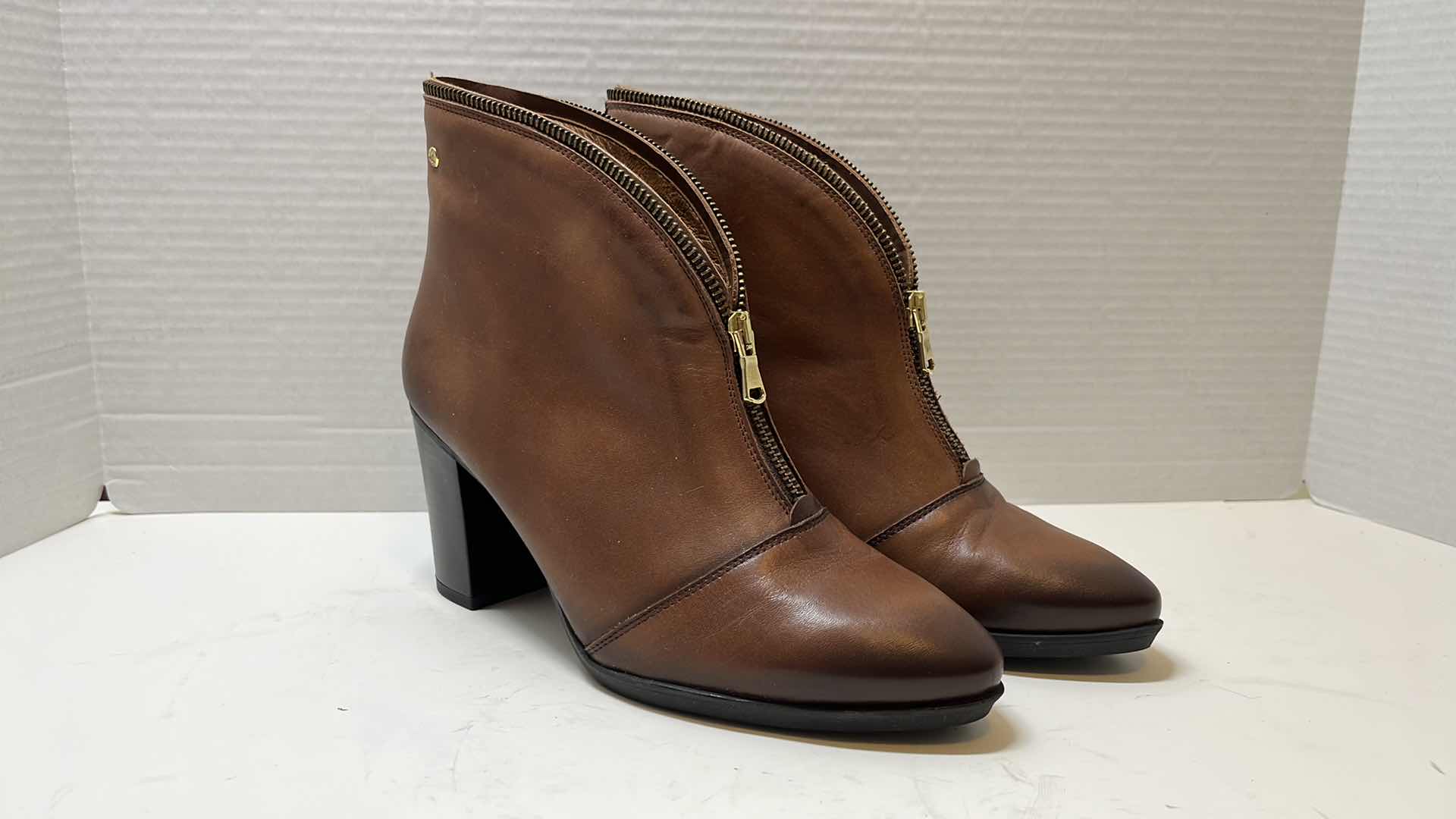 Photo 1 of PIKOLINOS BELLEVILLE BROWN LEATHER ZIP FRONT ANKLE BOOTIES (WOMENS SIZE 39/8.5)