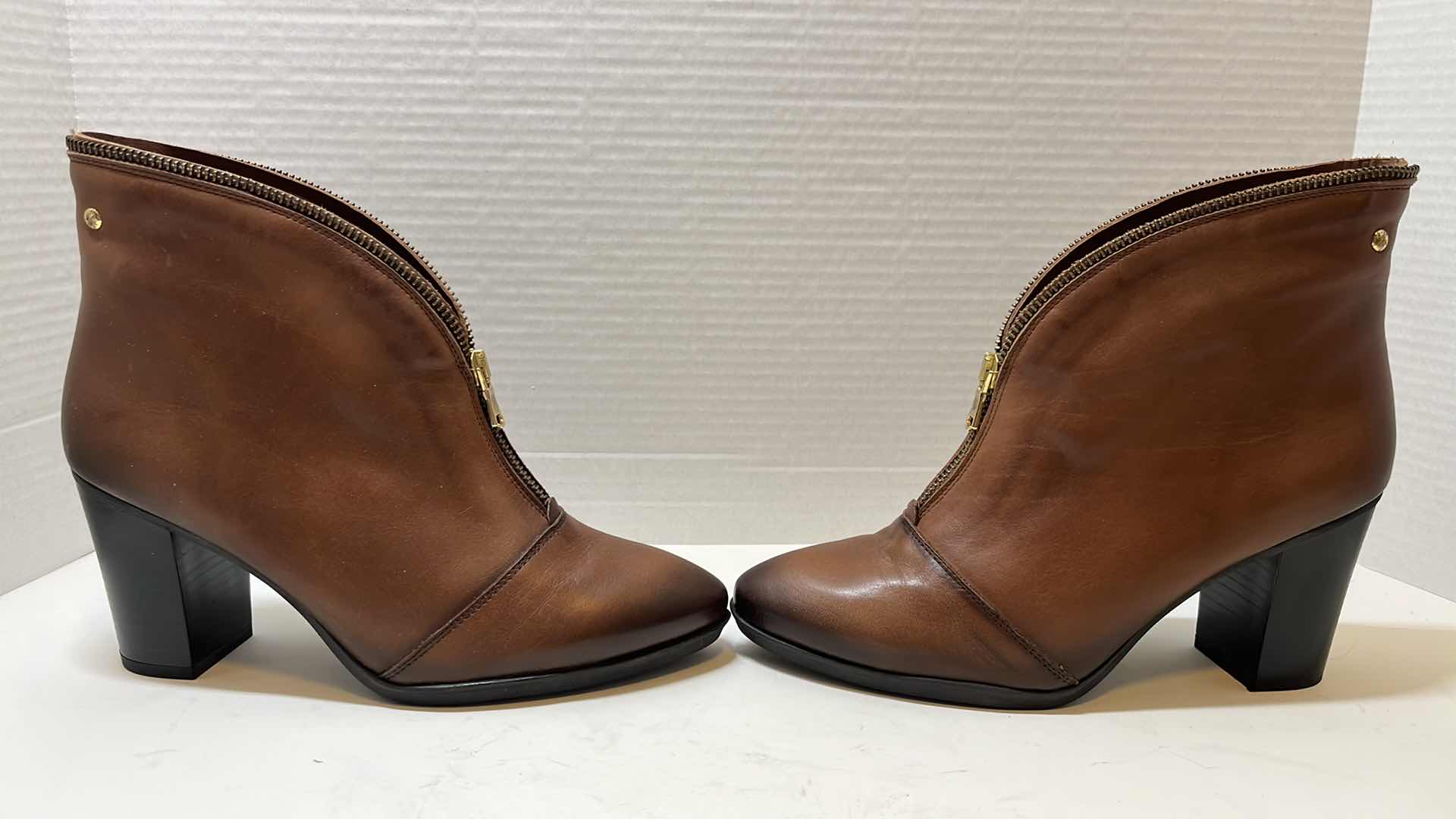 Photo 3 of PIKOLINOS BELLEVILLE BROWN LEATHER ZIP FRONT ANKLE BOOTIES (WOMENS SIZE 39/8.5)