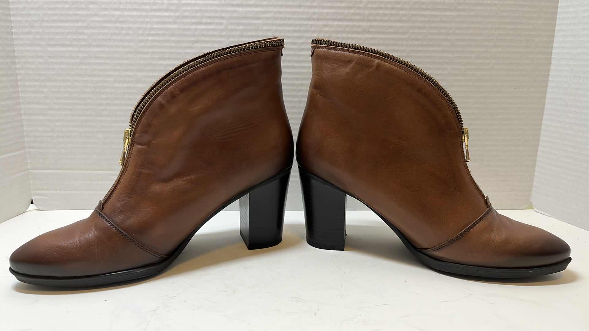 Photo 2 of PIKOLINOS BELLEVILLE BROWN LEATHER ZIP FRONT ANKLE BOOTIES (WOMENS SIZE 39/8.5)