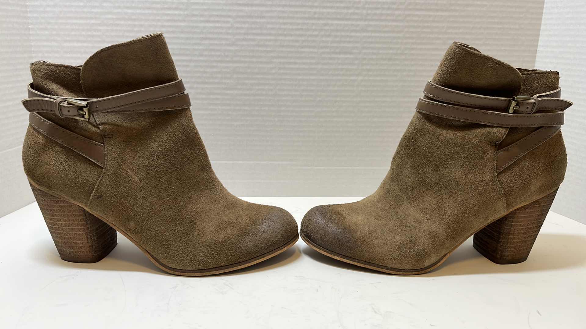 Photo 3 of NORDSTROM BP TAN SUEDE BUCKLE ANKLE BOOTS (WOMENS SIZE 9)