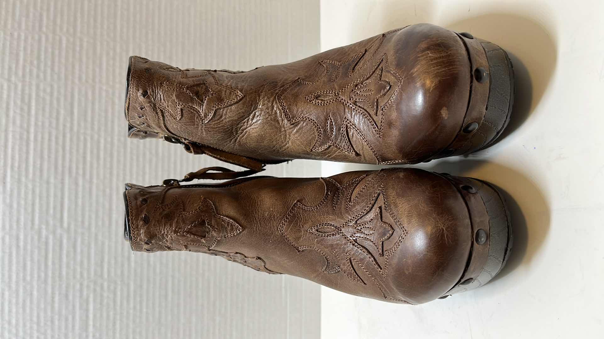 Photo 4 of ARIAT MUSIC CITY WESTERN LEATHER BOOT, BROWN (WOMENS SIZE 8.5)