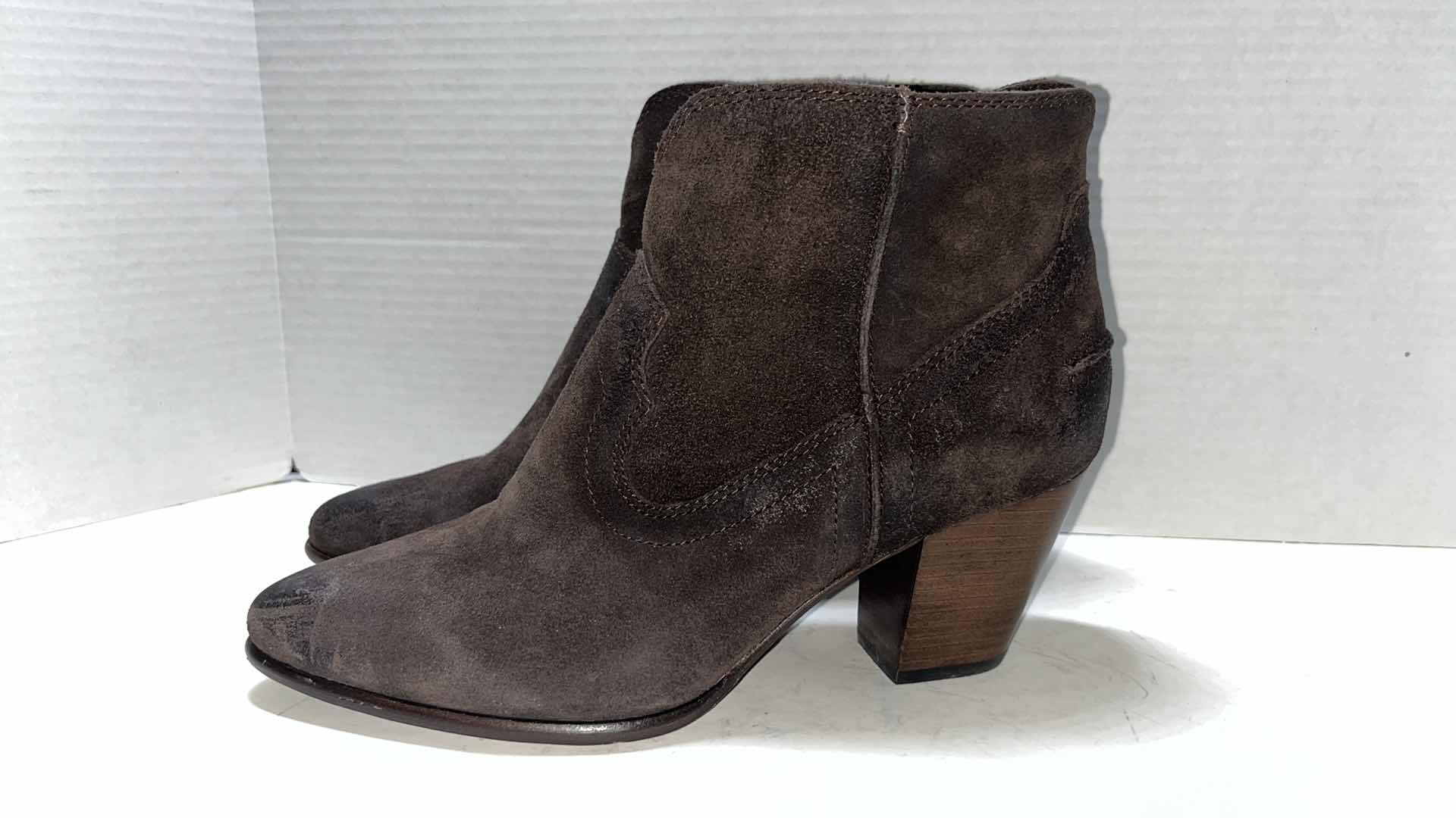 Photo 1 of FRYE RENEE SHORT SEAM ANKLE BOOT (WOMENS SIZE 9)