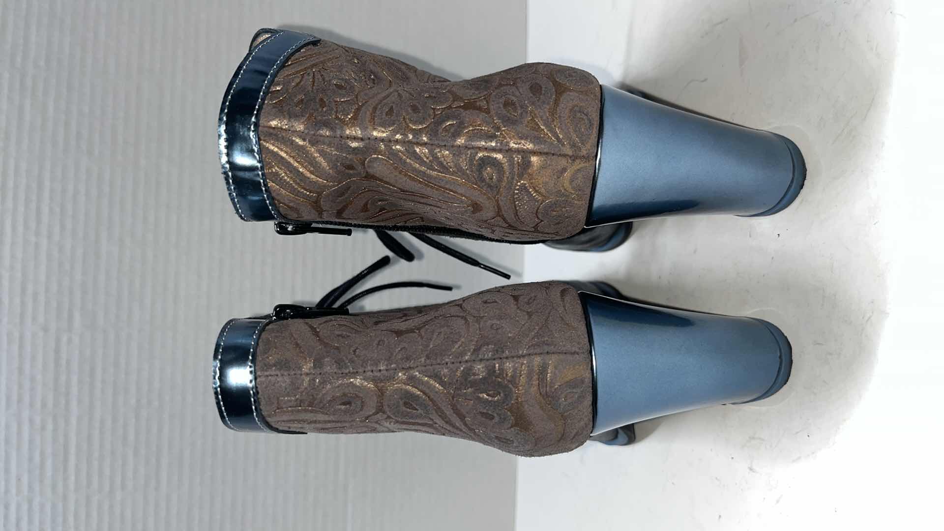 Photo 7 of JOHN FLUEVOG CARMEN EMBOSSED BOOT W STORAGE BAG, METALLIC BLUE/GOLD/BLACK (WOMENS SIZE 8.5)