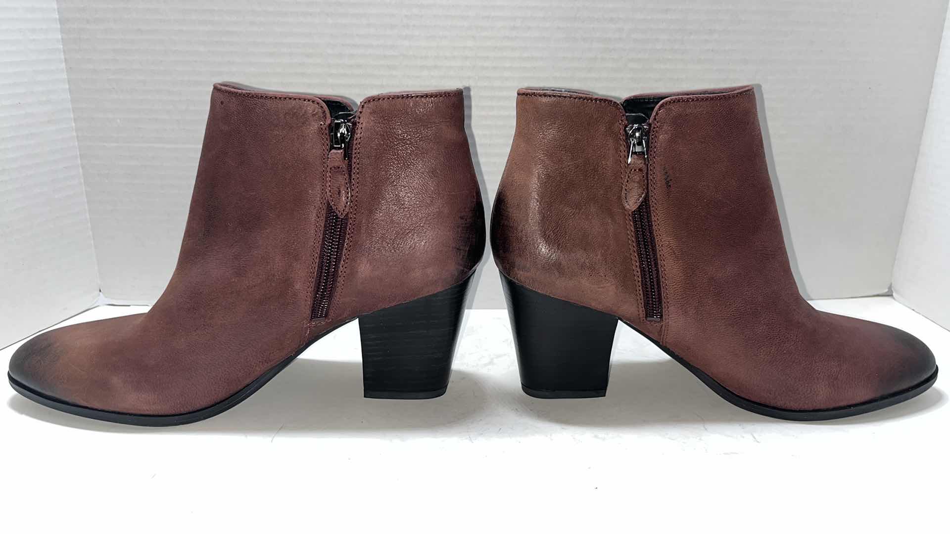 Photo 2 of FRANCO SARTO THE ARTISTS COLLECTION AGENDA ANKLE BOOTIE, WINE (WOMENS SIZE 9)