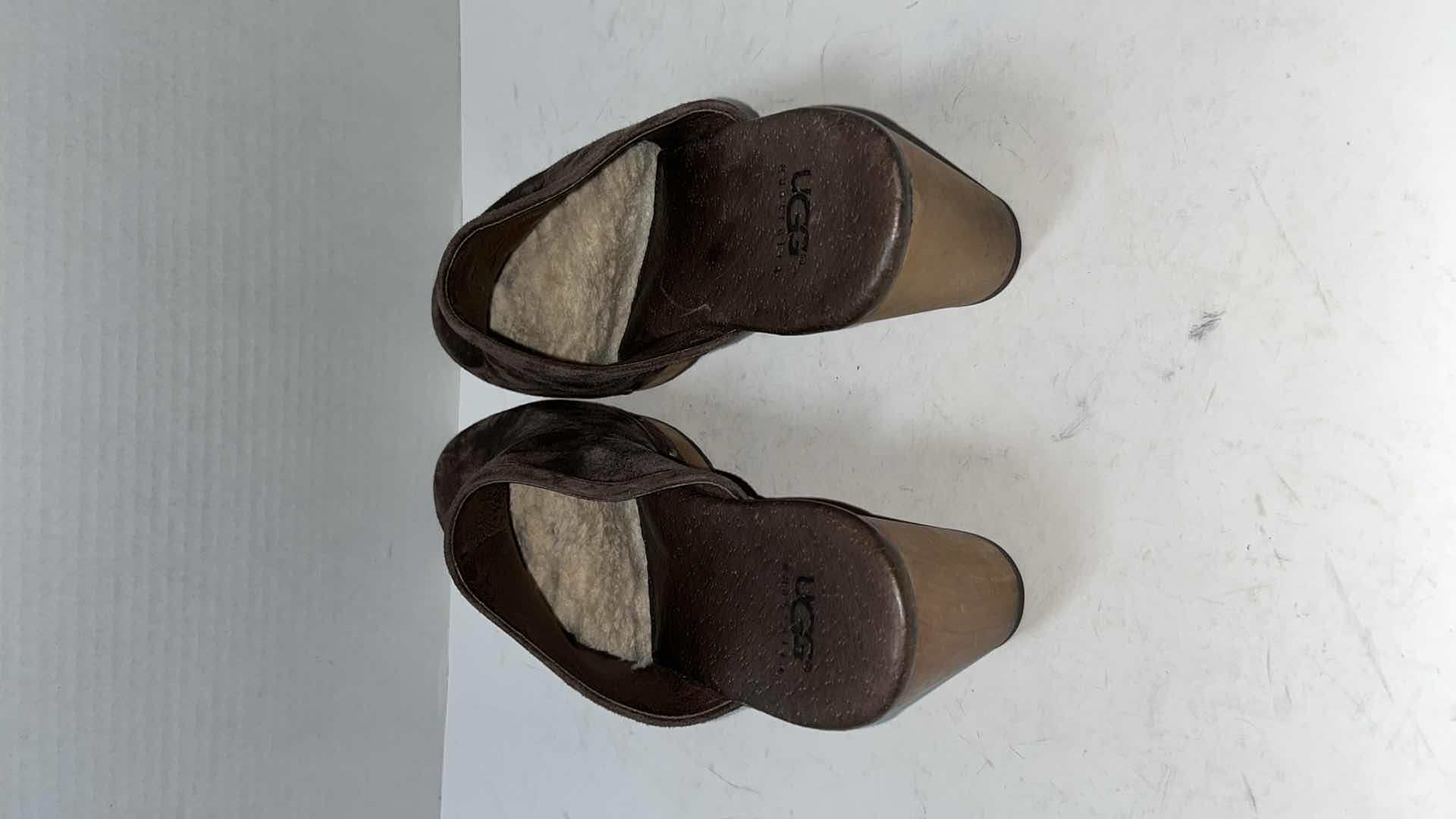 Photo 5 of UGG ABBIE SLIP ON SHEEP SKIN LINED CLOG, COGNAC BROWN SUEDE (WOMENS SIZE 8)