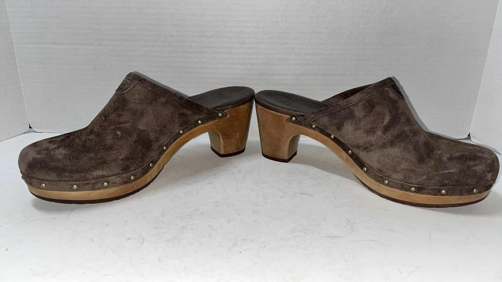 Photo 2 of UGG ABBIE SLIP ON SHEEP SKIN LINED CLOG, COGNAC BROWN SUEDE (WOMENS SIZE 8)