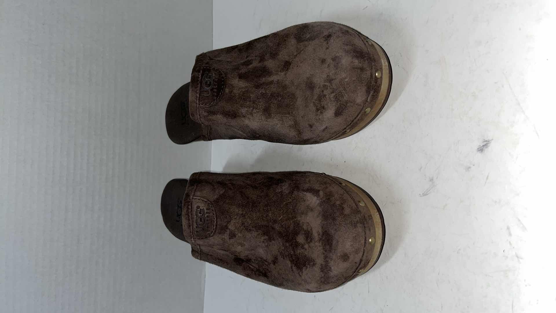 Photo 4 of UGG ABBIE SLIP ON SHEEP SKIN LINED CLOG, COGNAC BROWN SUEDE (WOMENS SIZE 8)