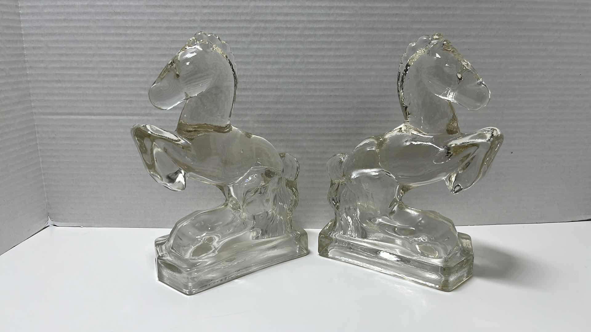 Photo 2 of VINTAGE MIDCENTURY L.E. SMITH HEAVY GLASS HORSE BOOKENDS (2)