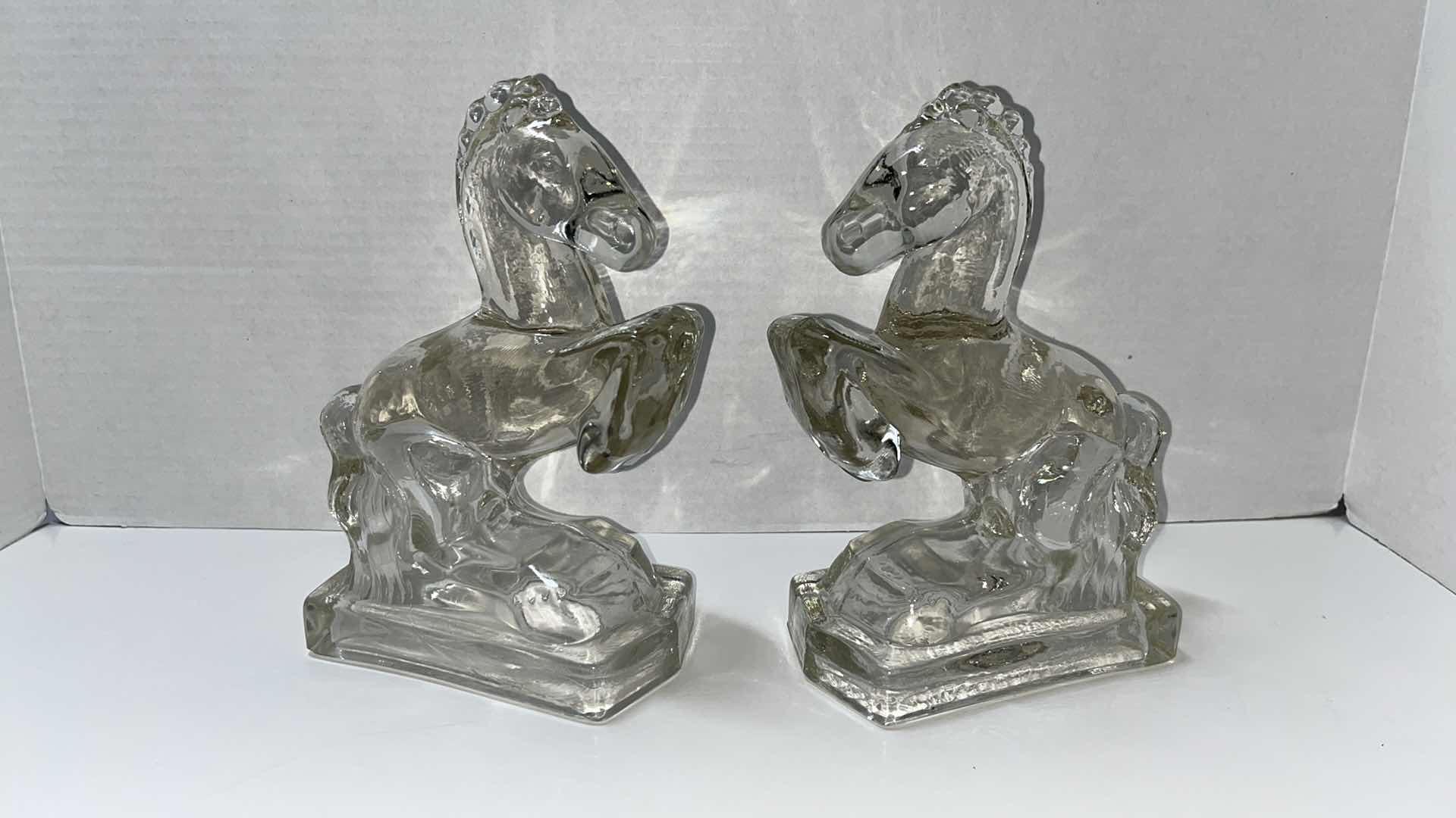 Photo 1 of VINTAGE MIDCENTURY L.E. SMITH HEAVY GLASS HORSE BOOKENDS (2)