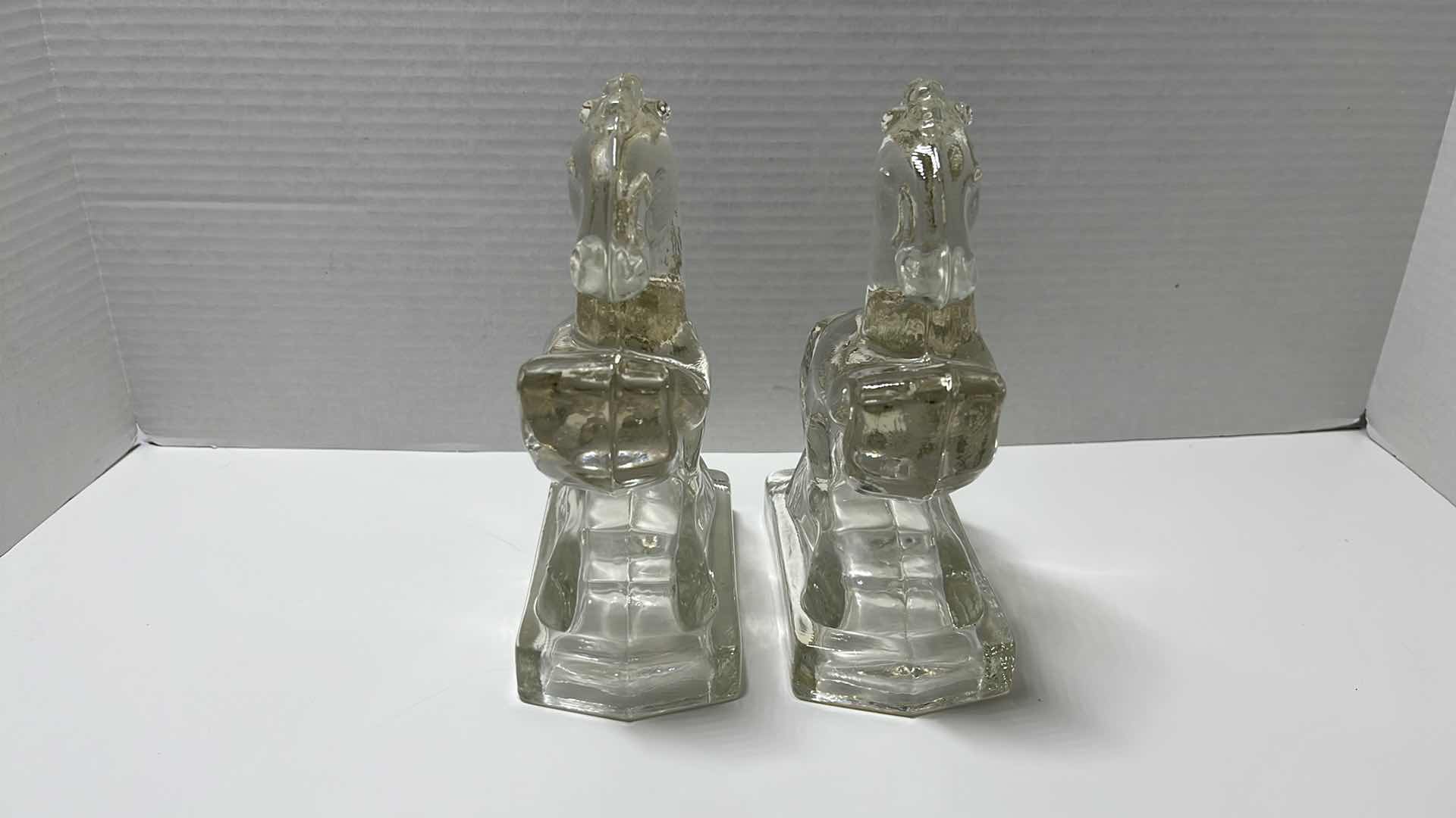Photo 4 of VINTAGE MIDCENTURY L.E. SMITH HEAVY GLASS HORSE BOOKENDS (2)