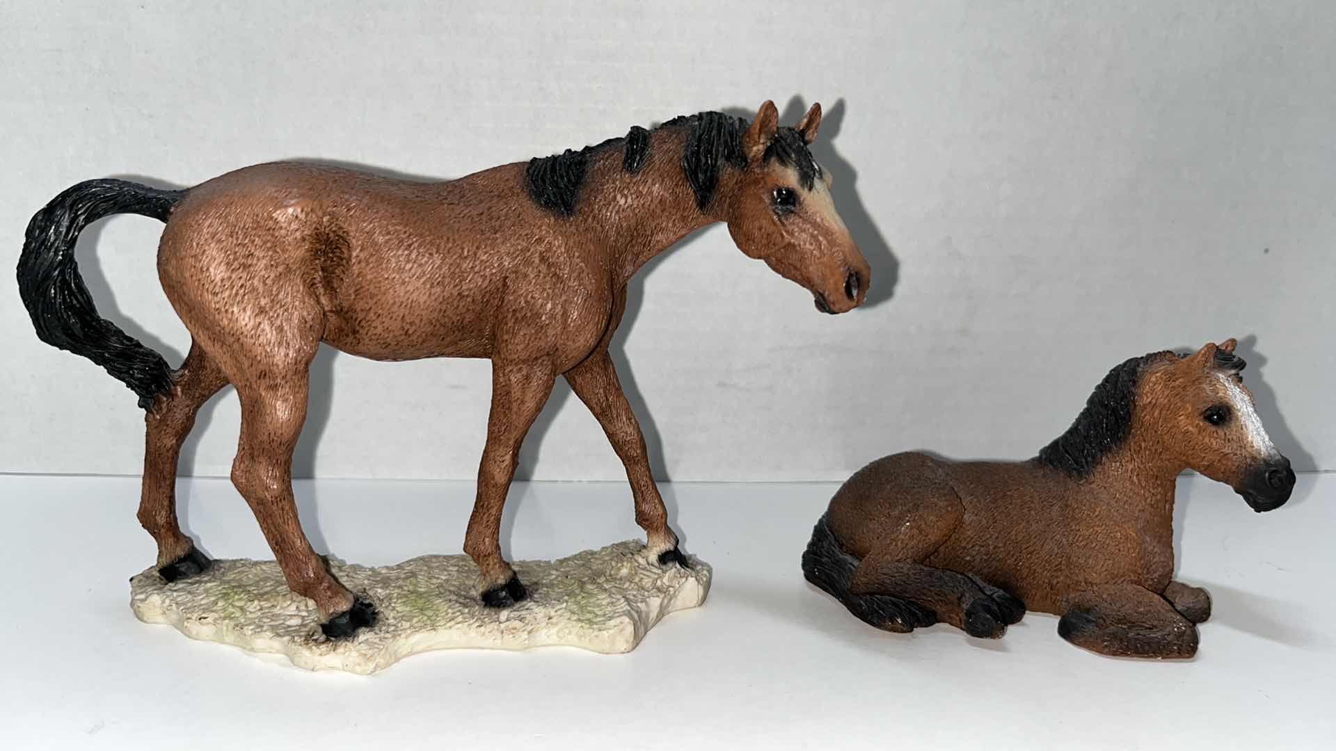 Photo 1 of CASTAGNA HORSE FIGURINE, 1988 MADE IN ITALY 2” X 7” H5” & STONE CRITTERS HORSE SORREL SC-410 FIGURINE (2)