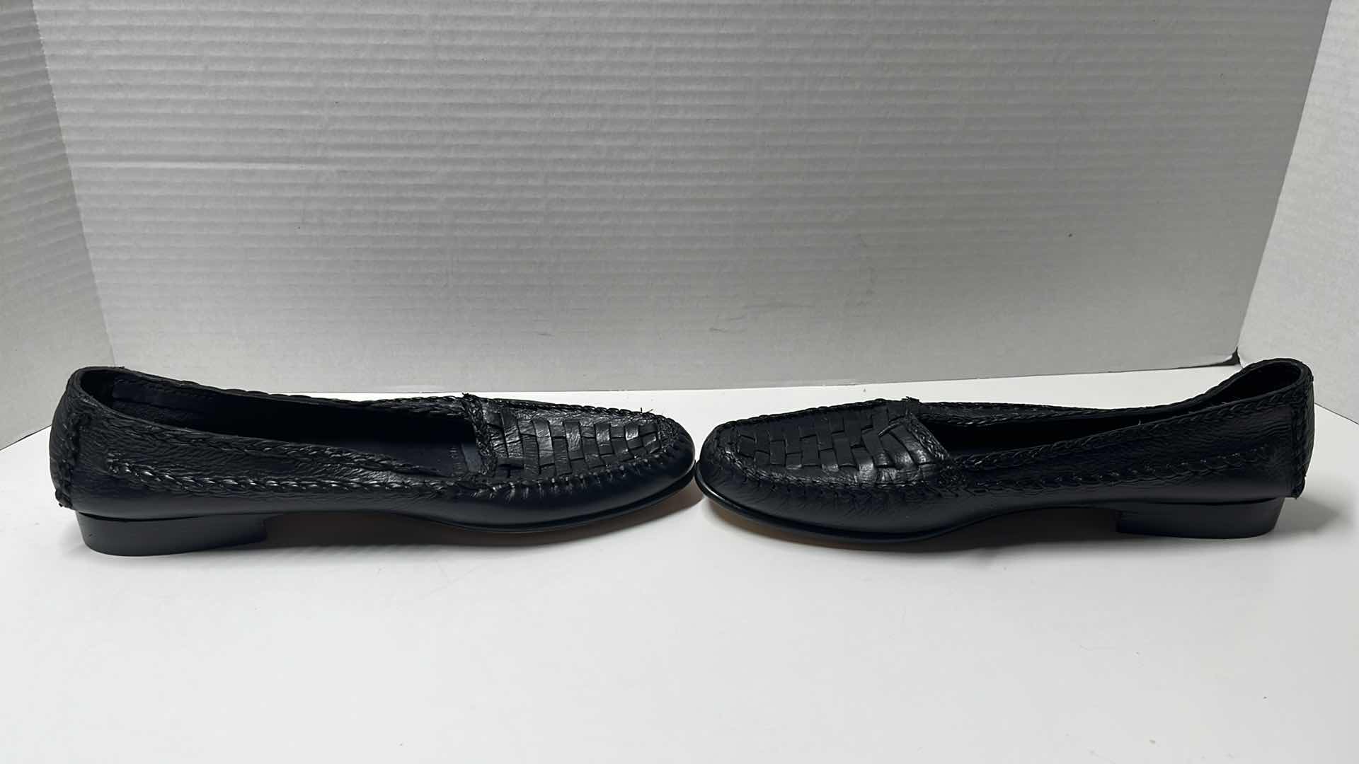 Photo 3 of VINTAGE COLE HAAN LEATHER LOAFERS, BLACK (WOMEN SIZE 8)