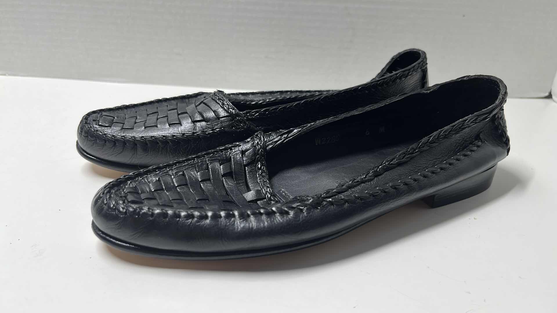 Photo 1 of VINTAGE COLE HAAN LEATHER LOAFERS, BLACK (WOMEN SIZE 8)