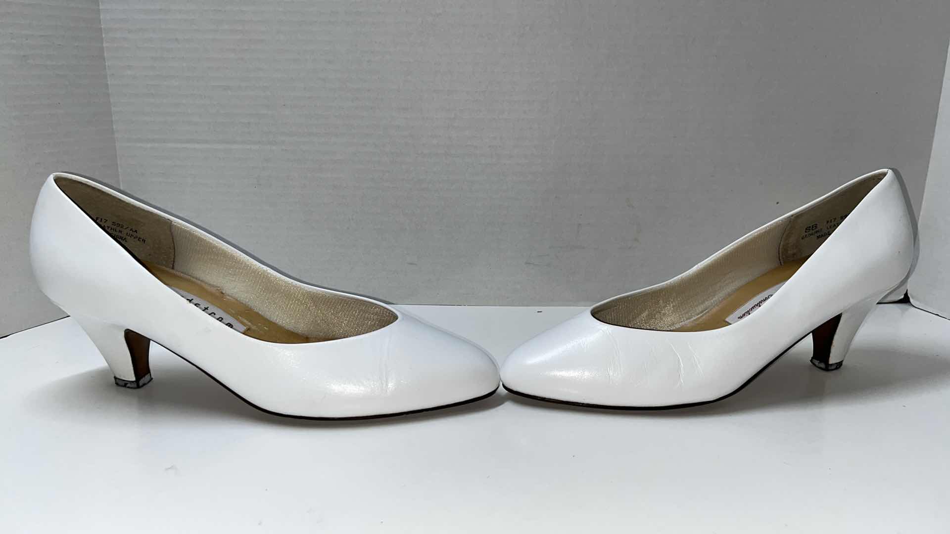 Photo 2 of VINTAGE NORDSTROM HEELS, WHITE (WOMENS SIZE 8)