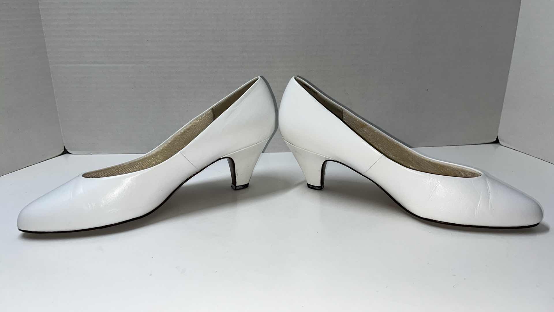 Photo 3 of VINTAGE NORDSTROM HEELS, WHITE (WOMENS SIZE 8)