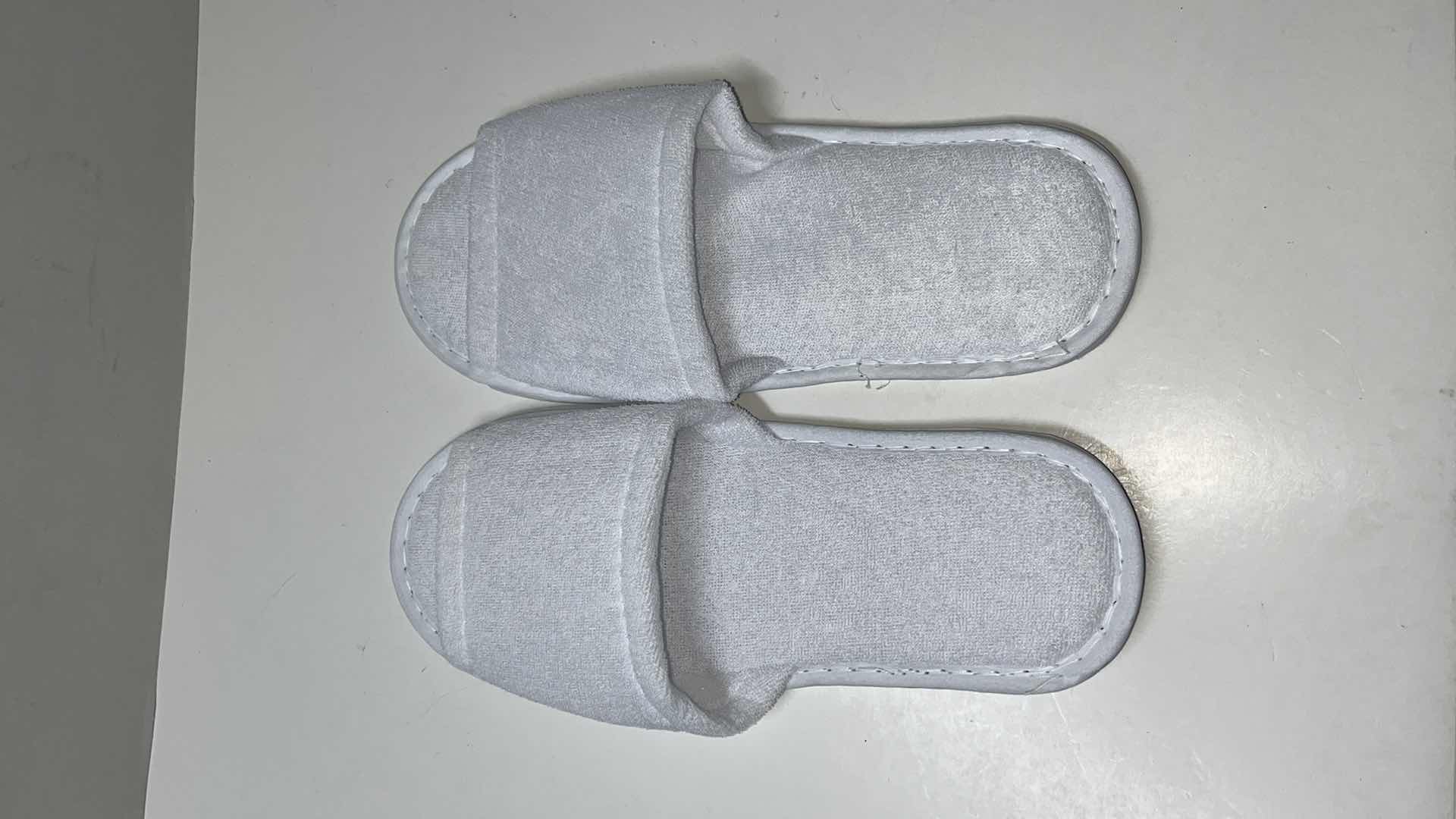 Photo 5 of NEW NORDSTROM HOUSE SHOES (GREY), BATH & BODY WORKS COZY NON-SLIP SOCKS (OSFM) & WHITE HOUSE SHOES, SIZE LARGE (3)