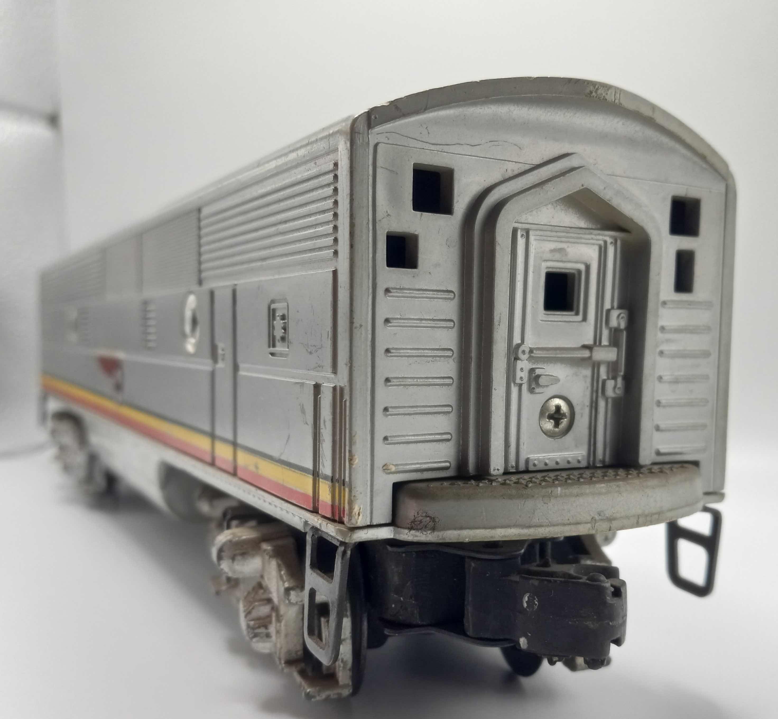 Photo 3 of LIONEL TRAINS SANTA FE F3B DIESEL ENGINE 2234B