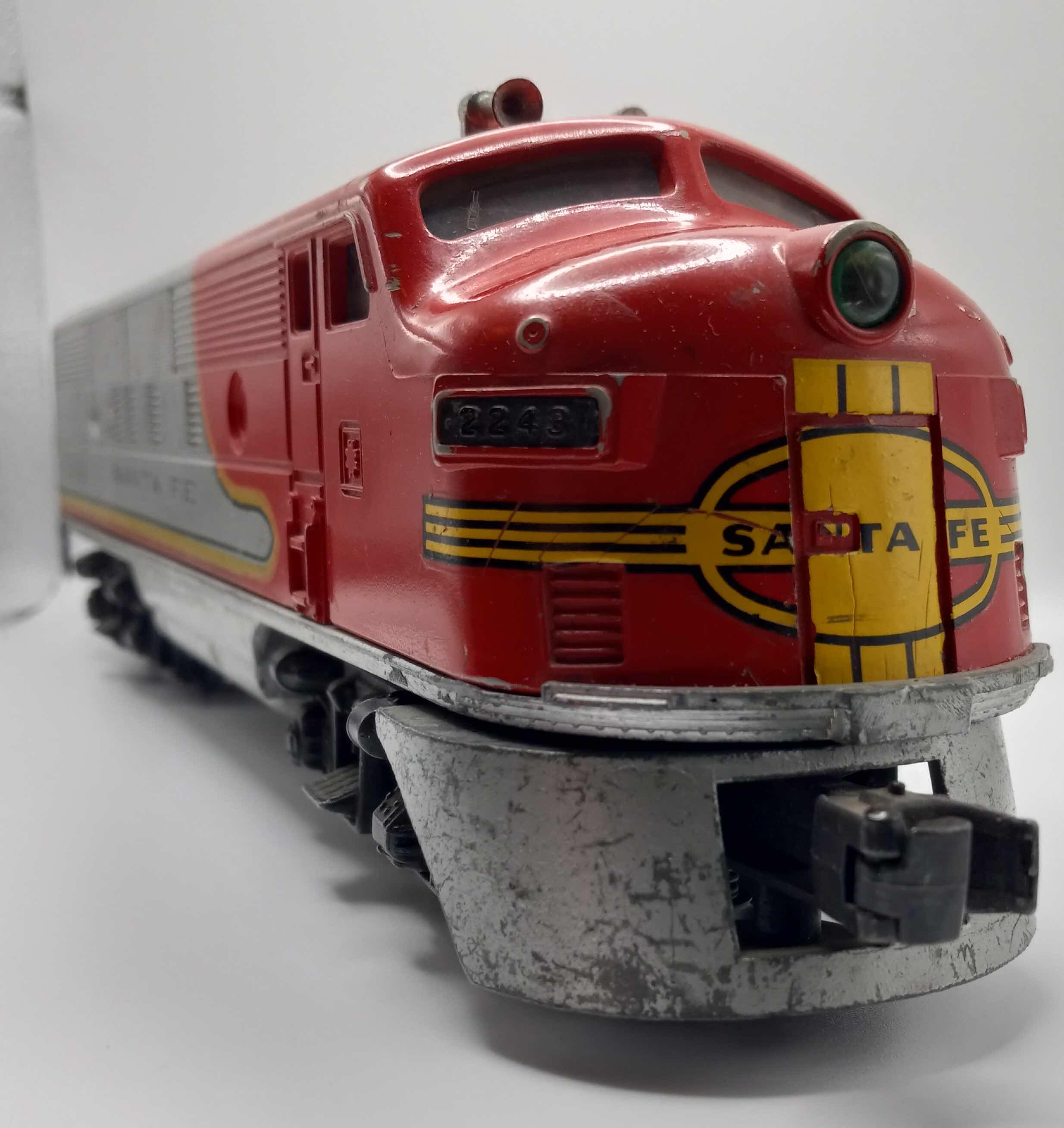 Photo 2 of LIONEL TRAINS SANTA FE F-3 DIESEL LOCOMOTIVE 2243