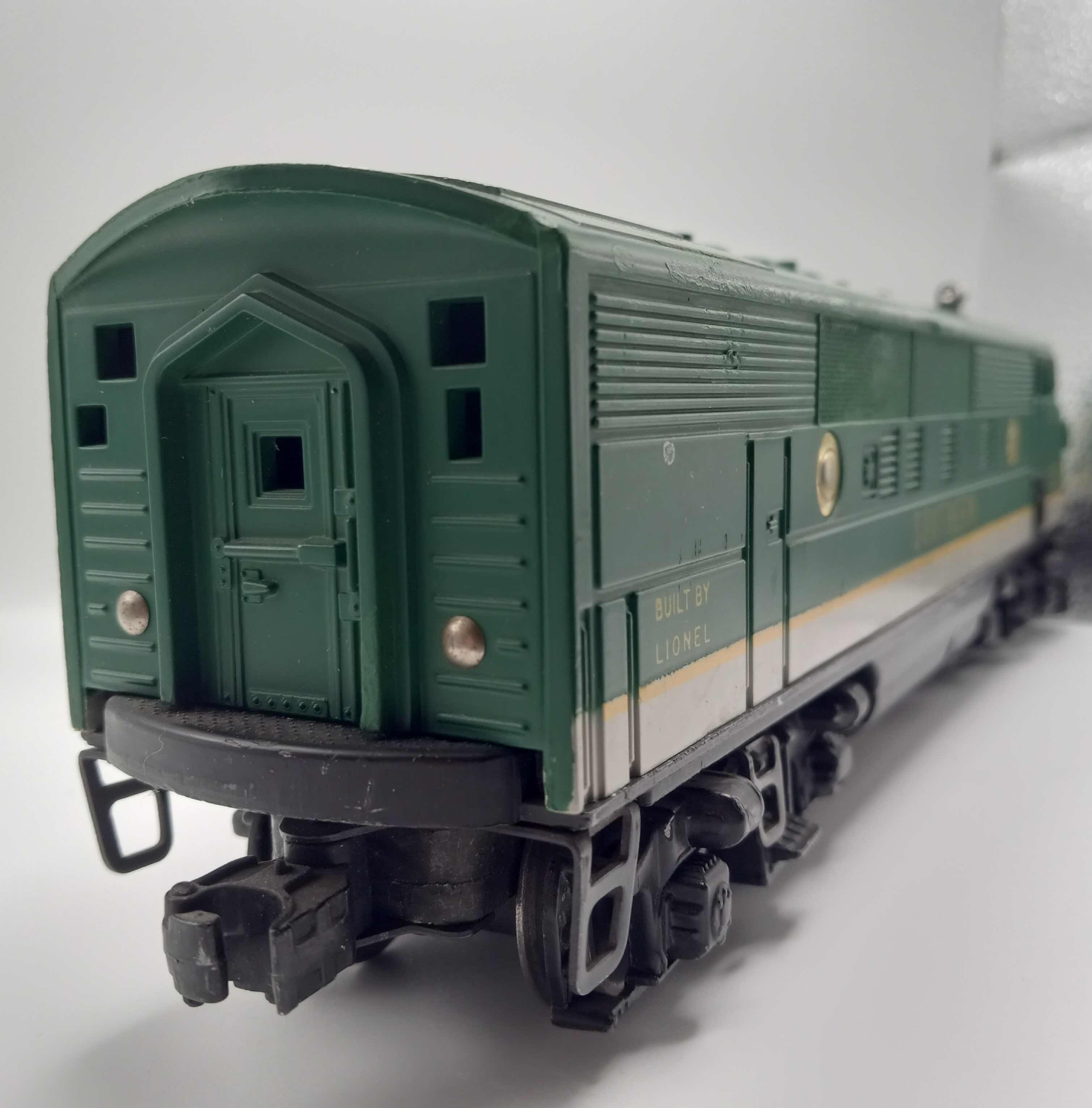 Photo 5 of LIONEL TRAINS SOUTHERN RAILWAY DIESEL LOCOMOTIVE 2356