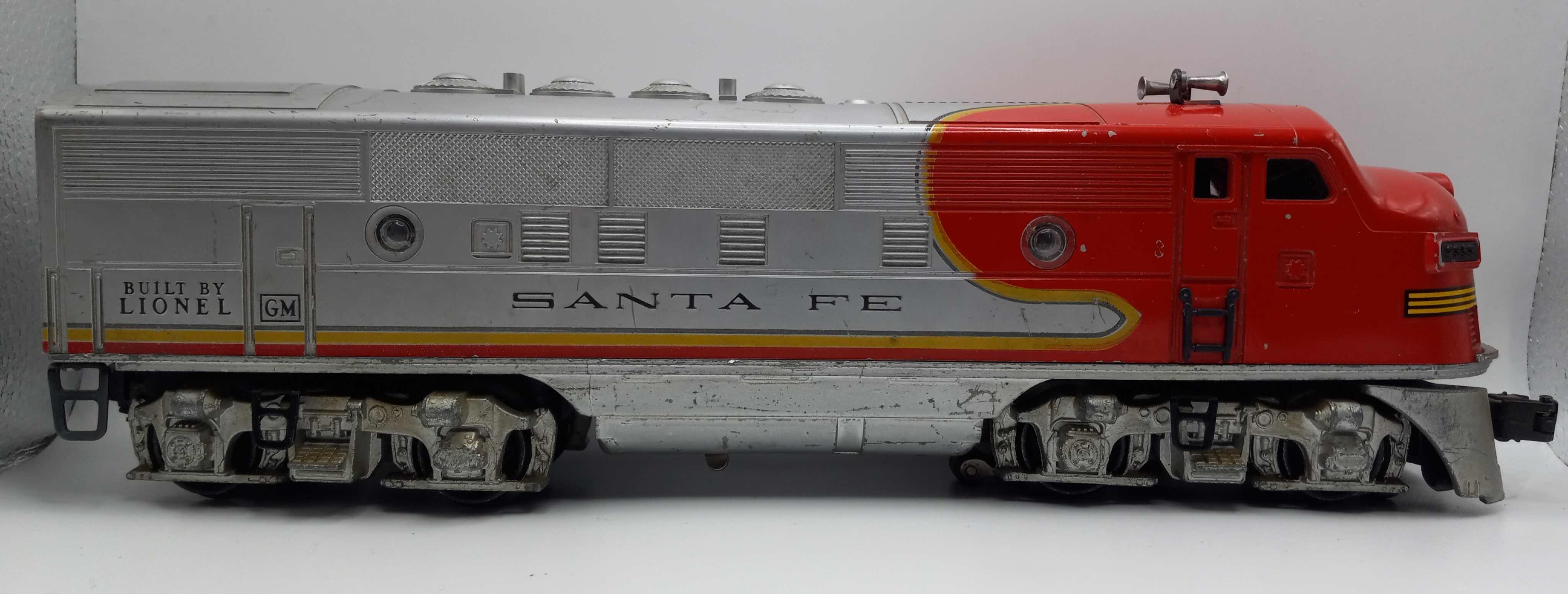 Photo 4 of LIONEL TRAINS SANTA FE F-3 DIESEL LOCOMOTIVE 2353