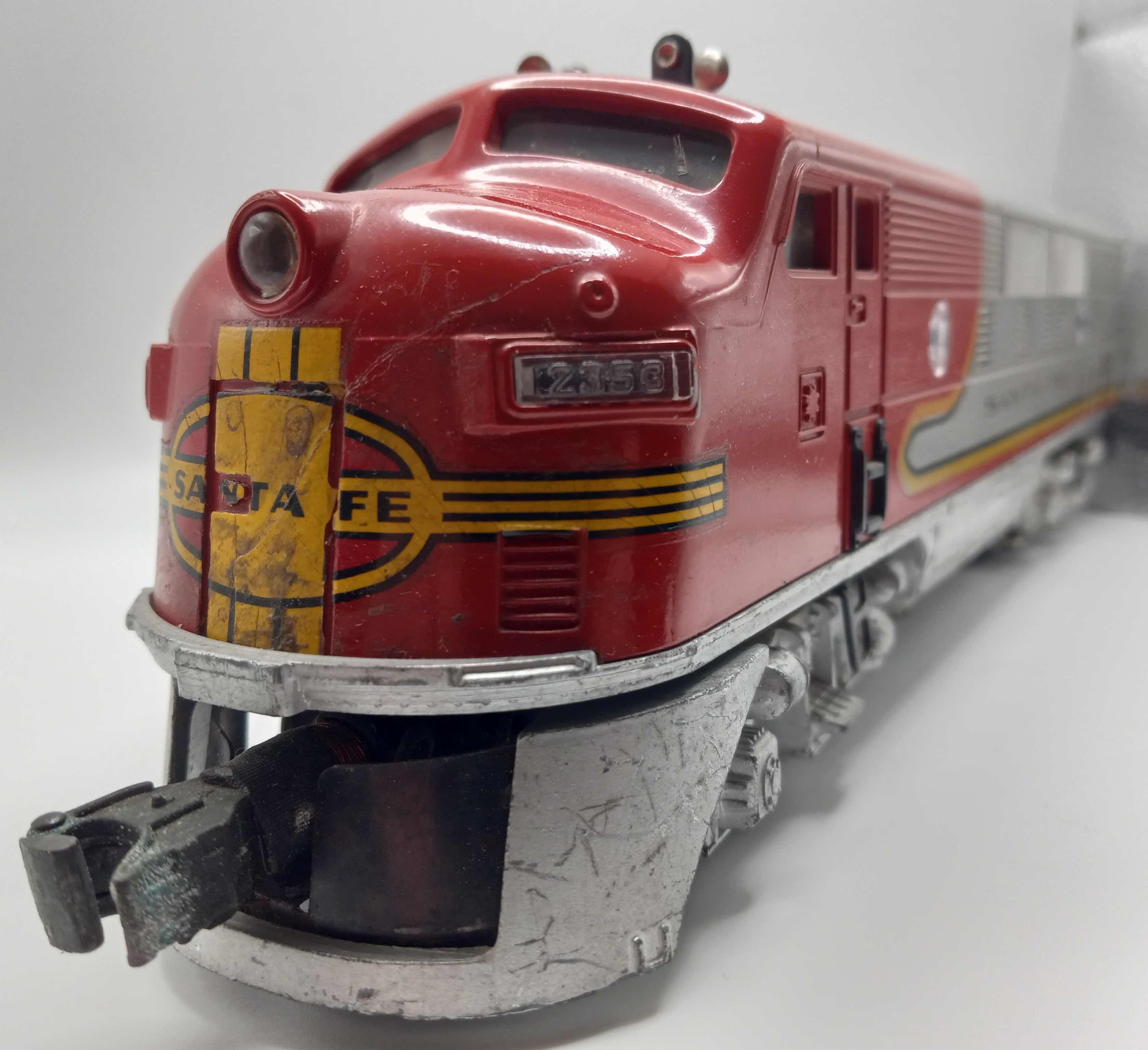 Photo 3 of LIONEL TRAINS SANTA FE F-3 DIESEL LOCOMOTIVE 2353