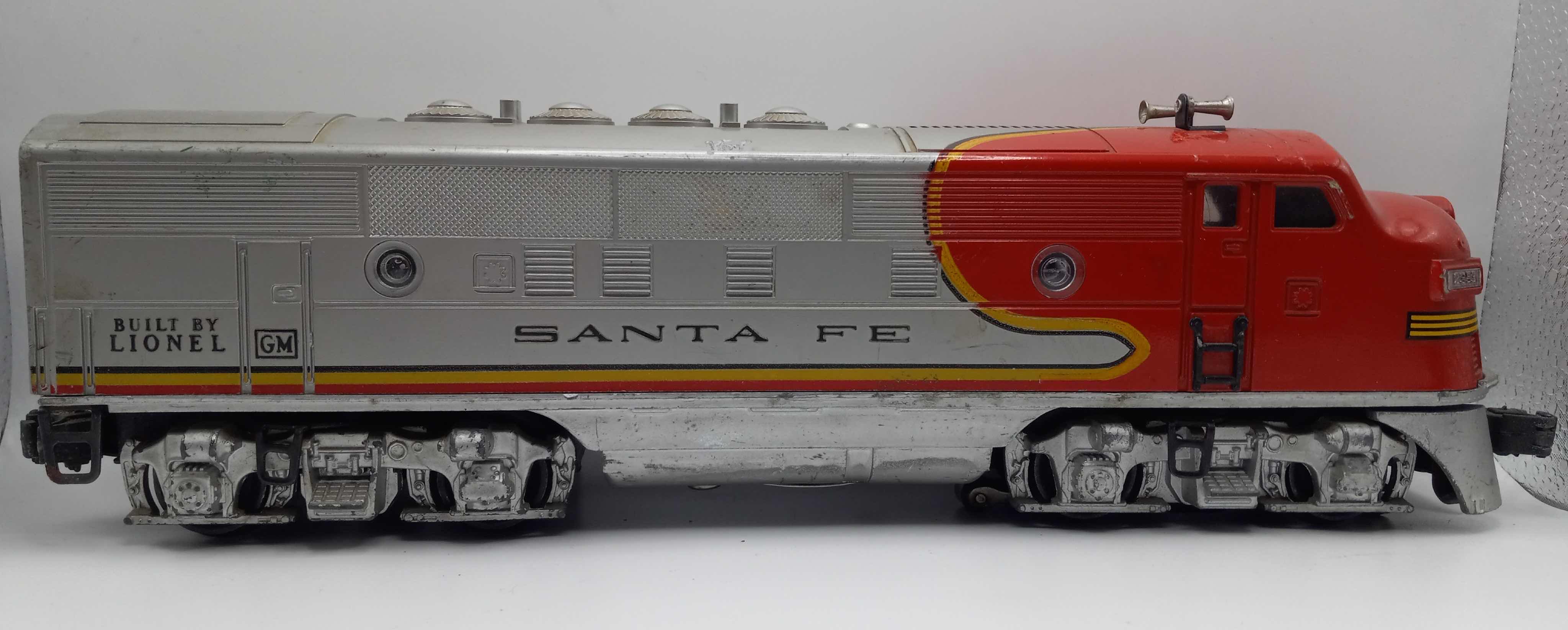 Photo 4 of LIONEL TRAINS SANTA FE F-3 DIESEL LOCOMOTIVE 2353